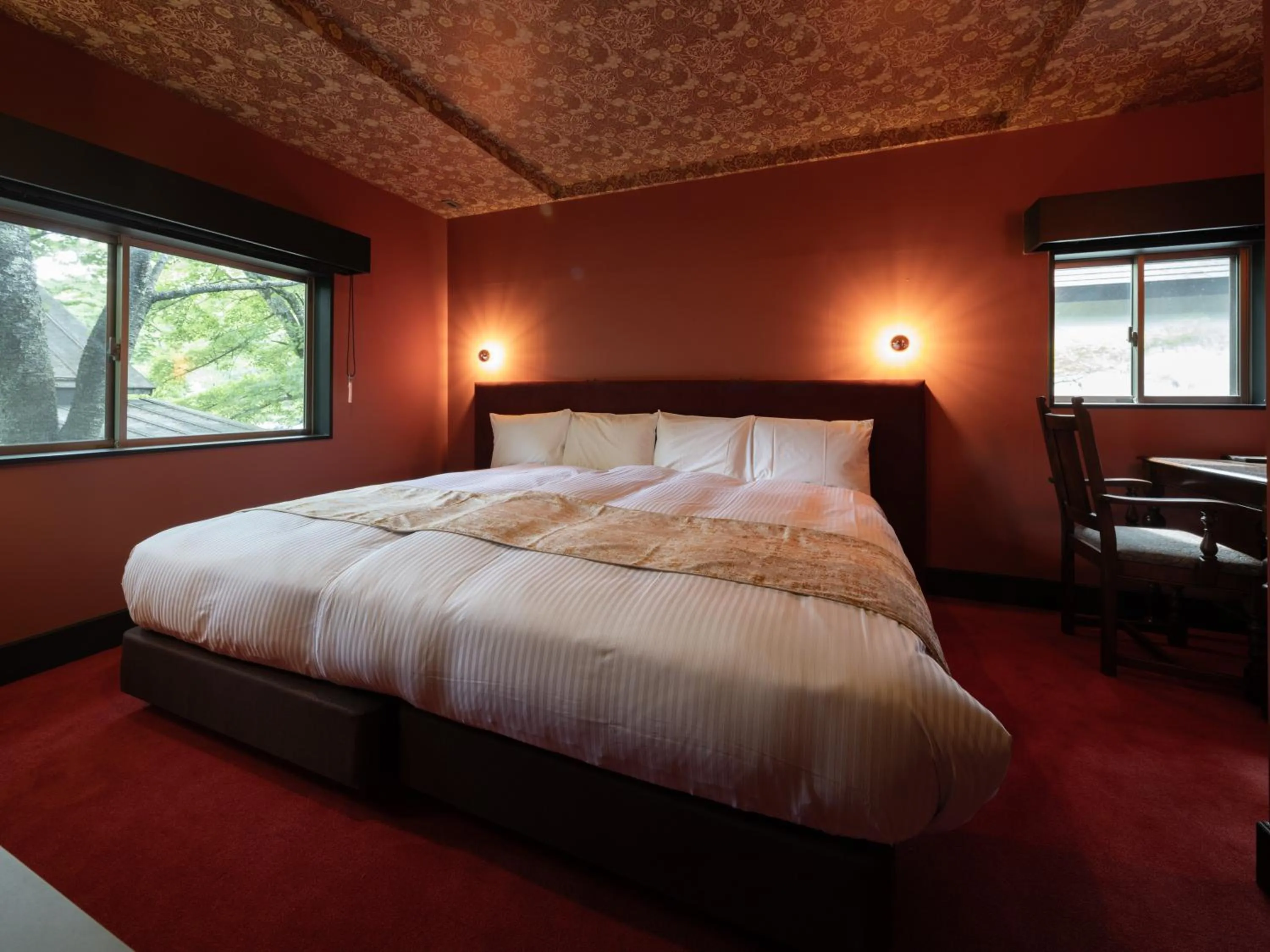 Photo of the whole room, Bed in LONGINGHOUSE Kyukaruizawa Suwanomori