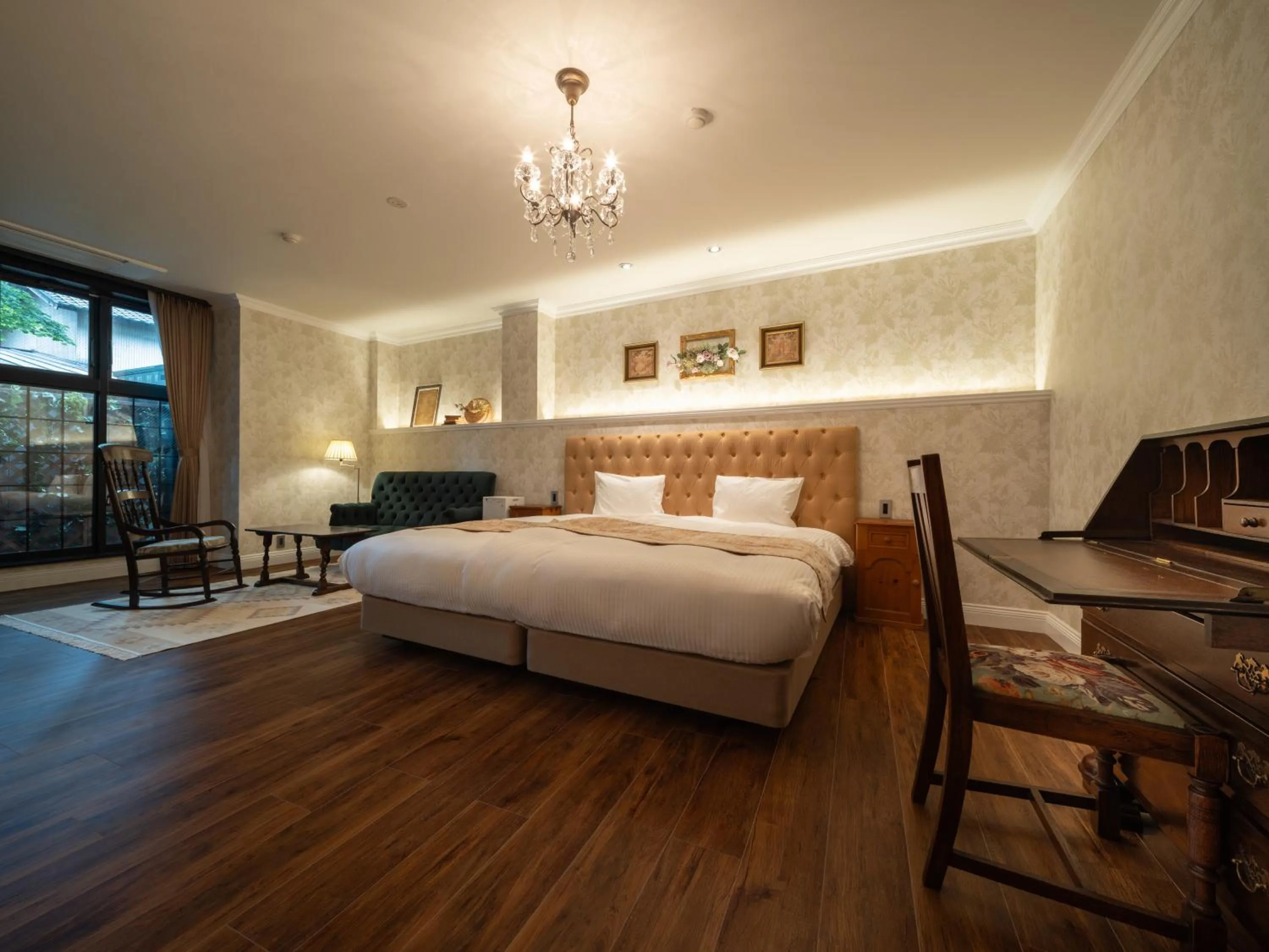 Photo of the whole room, Bed in LONGINGHOUSE Kyukaruizawa Suwanomori