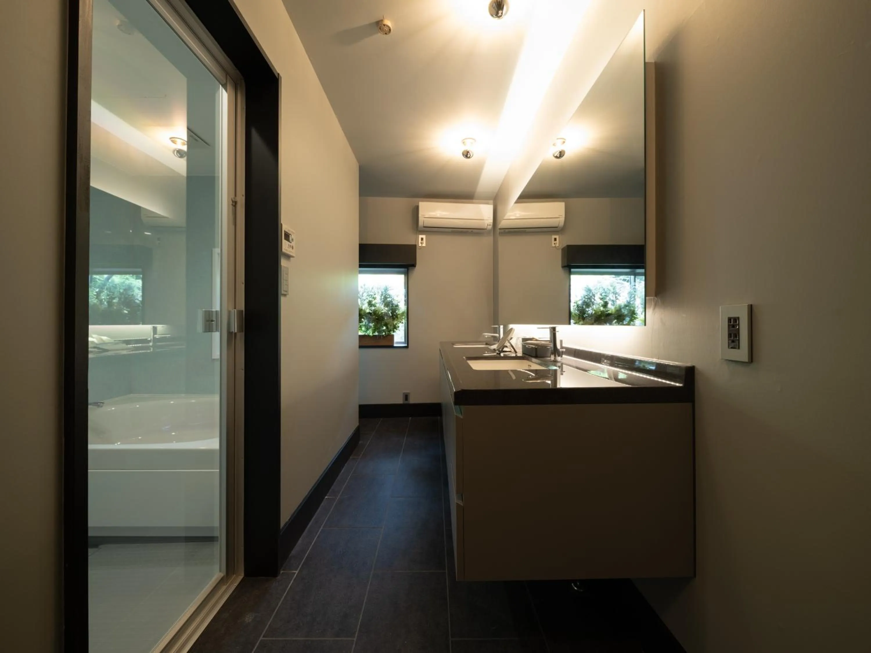 Photo of the whole room in LONGINGHOUSE Kyukaruizawa Suwanomori