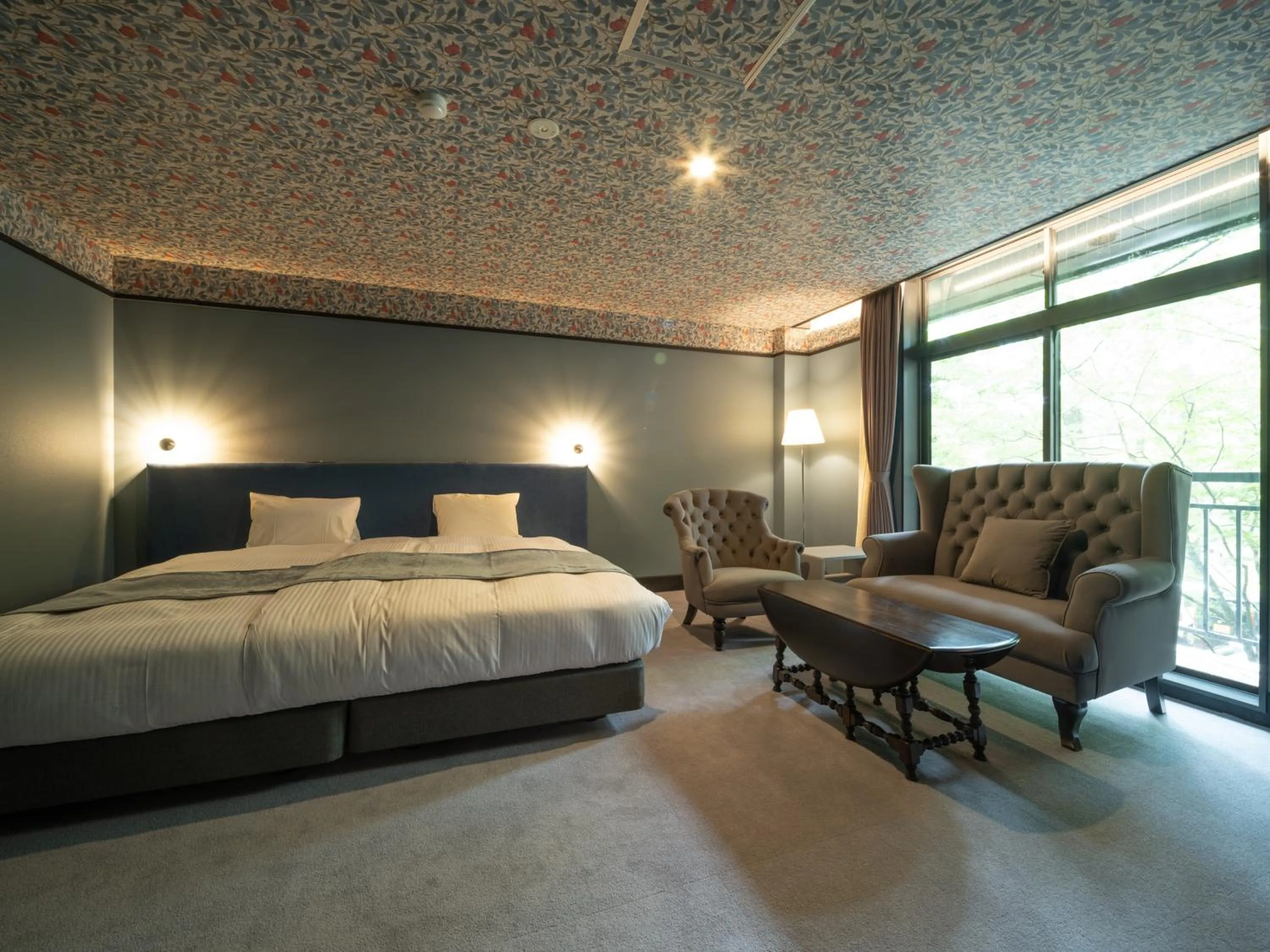 Photo of the whole room, Bed in LONGINGHOUSE Kyukaruizawa Suwanomori