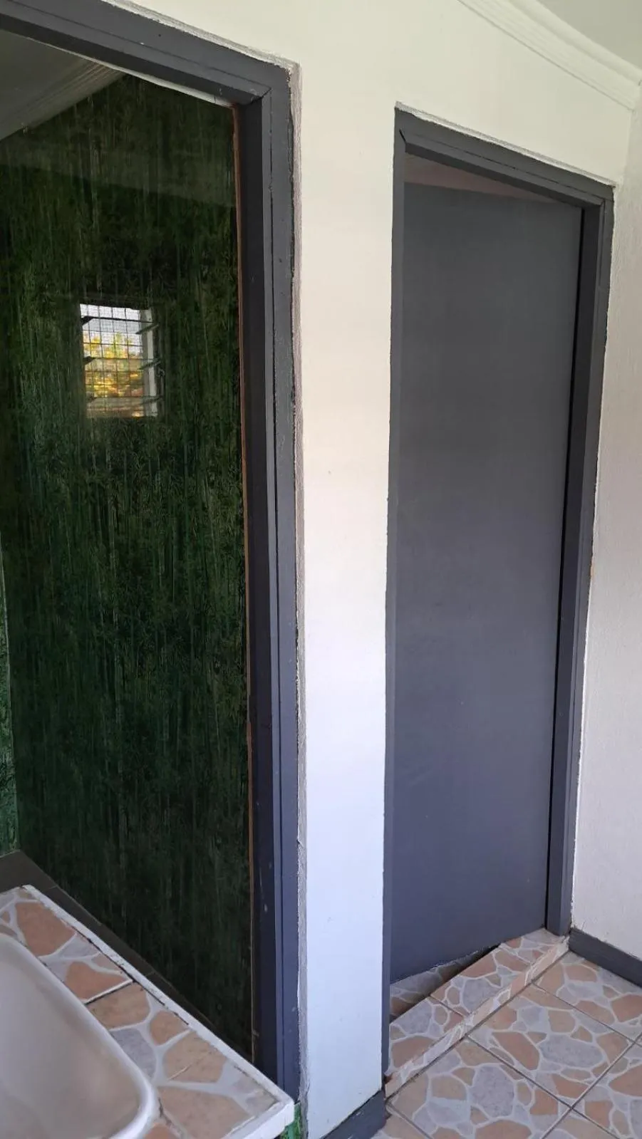 Toilet, Bed in The Ideal Bed & Breakfast