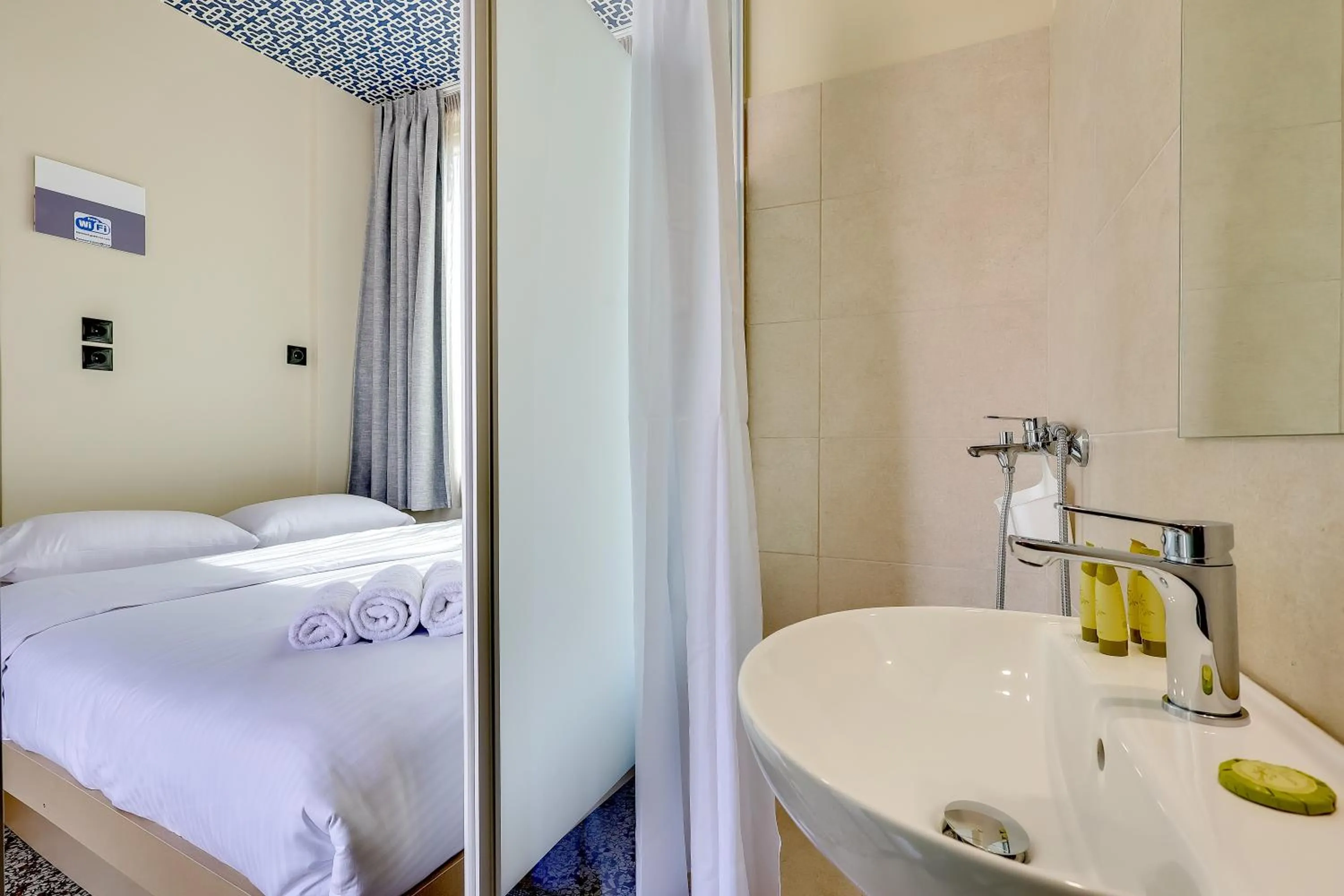 Photo of the whole room, Bed in 7ATHENS