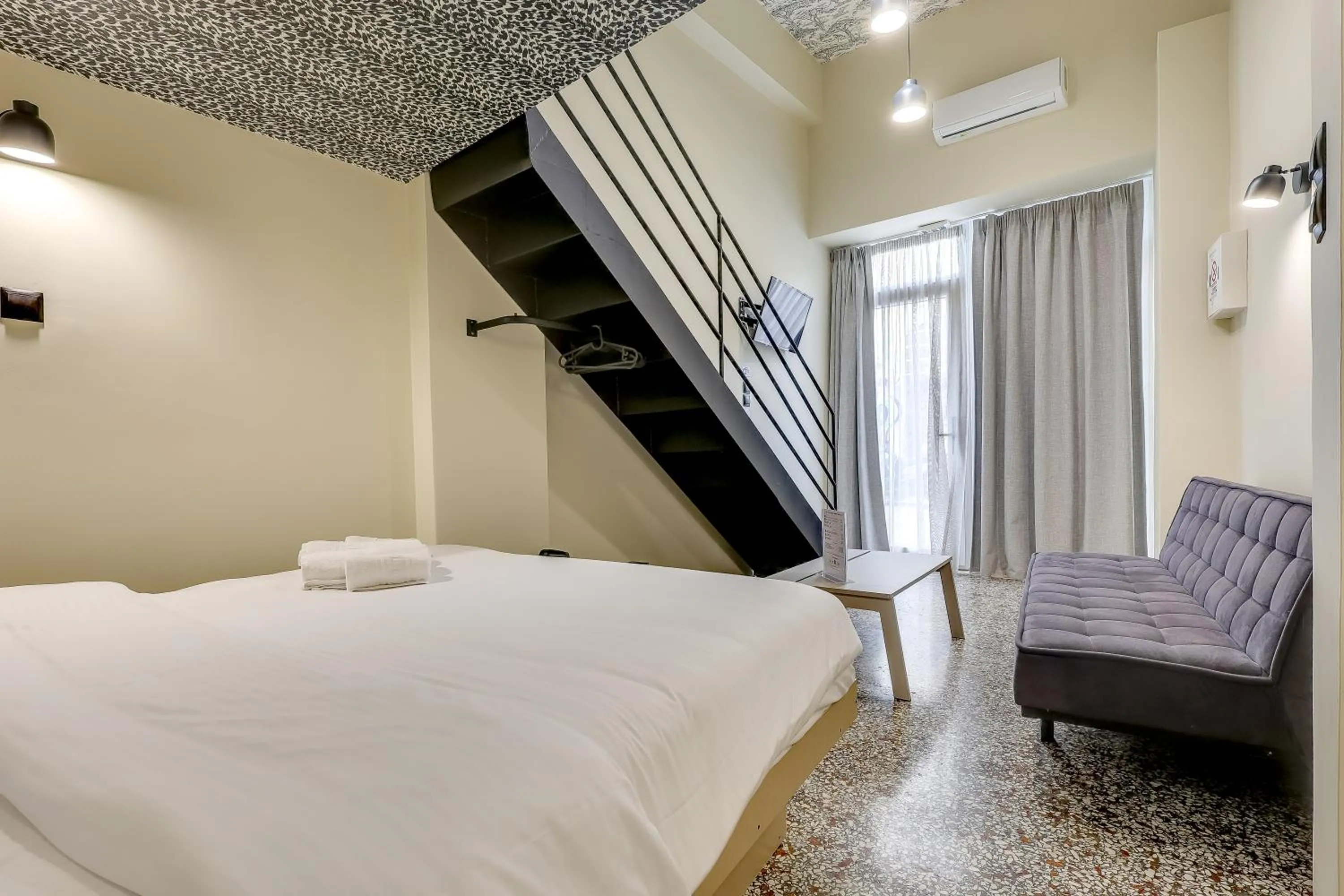 Photo of the whole room, Bed in 7ATHENS