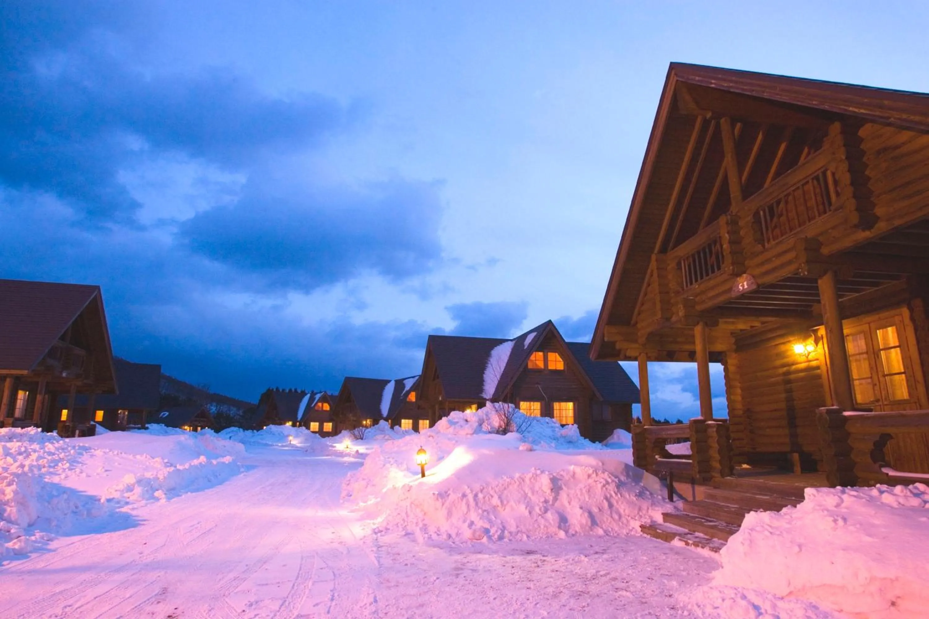 Property building in Awone Shirakami Juniko
