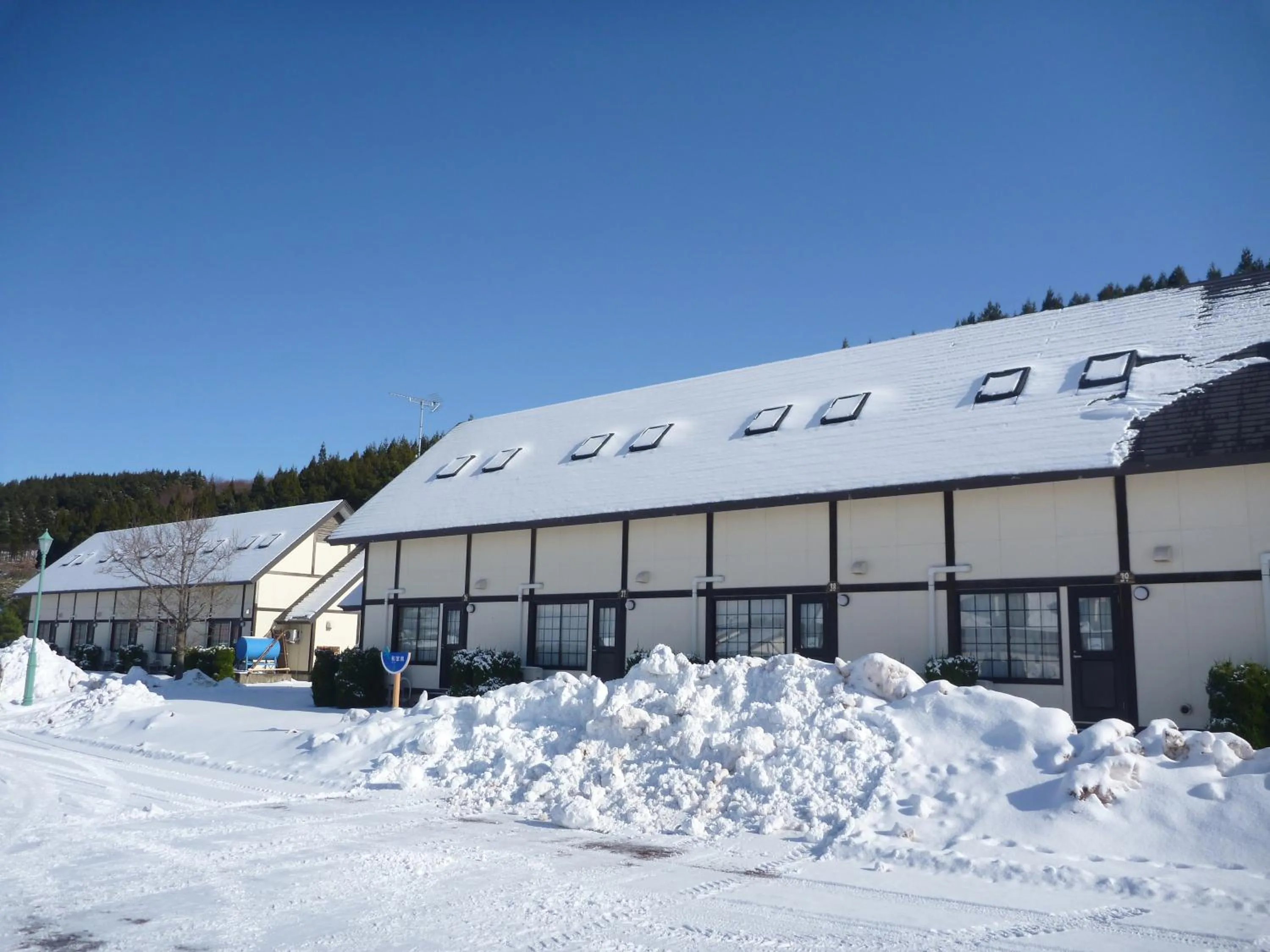 Property building in Awone Shirakami Juniko