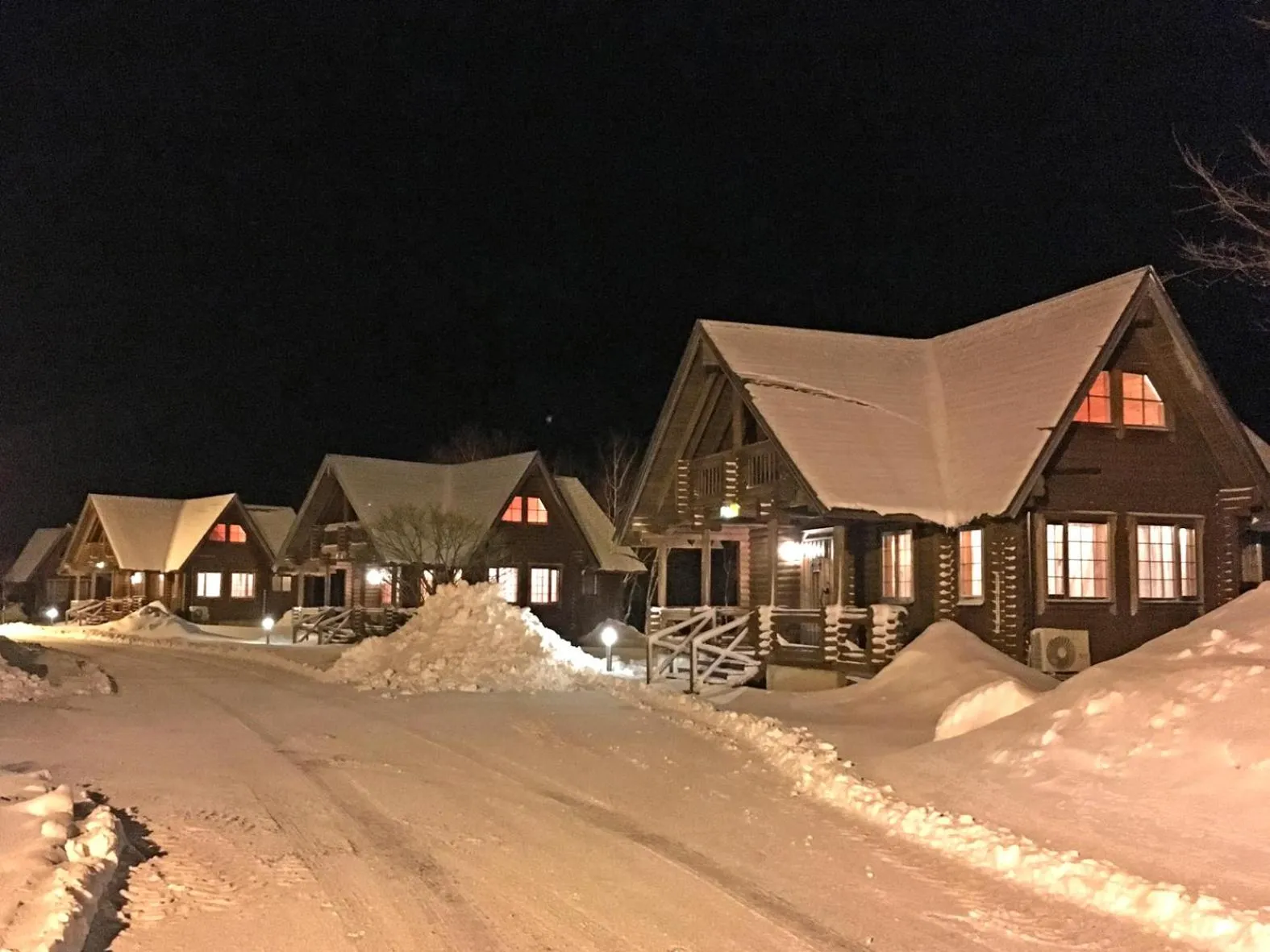 Property building in Awone Shirakami Juniko