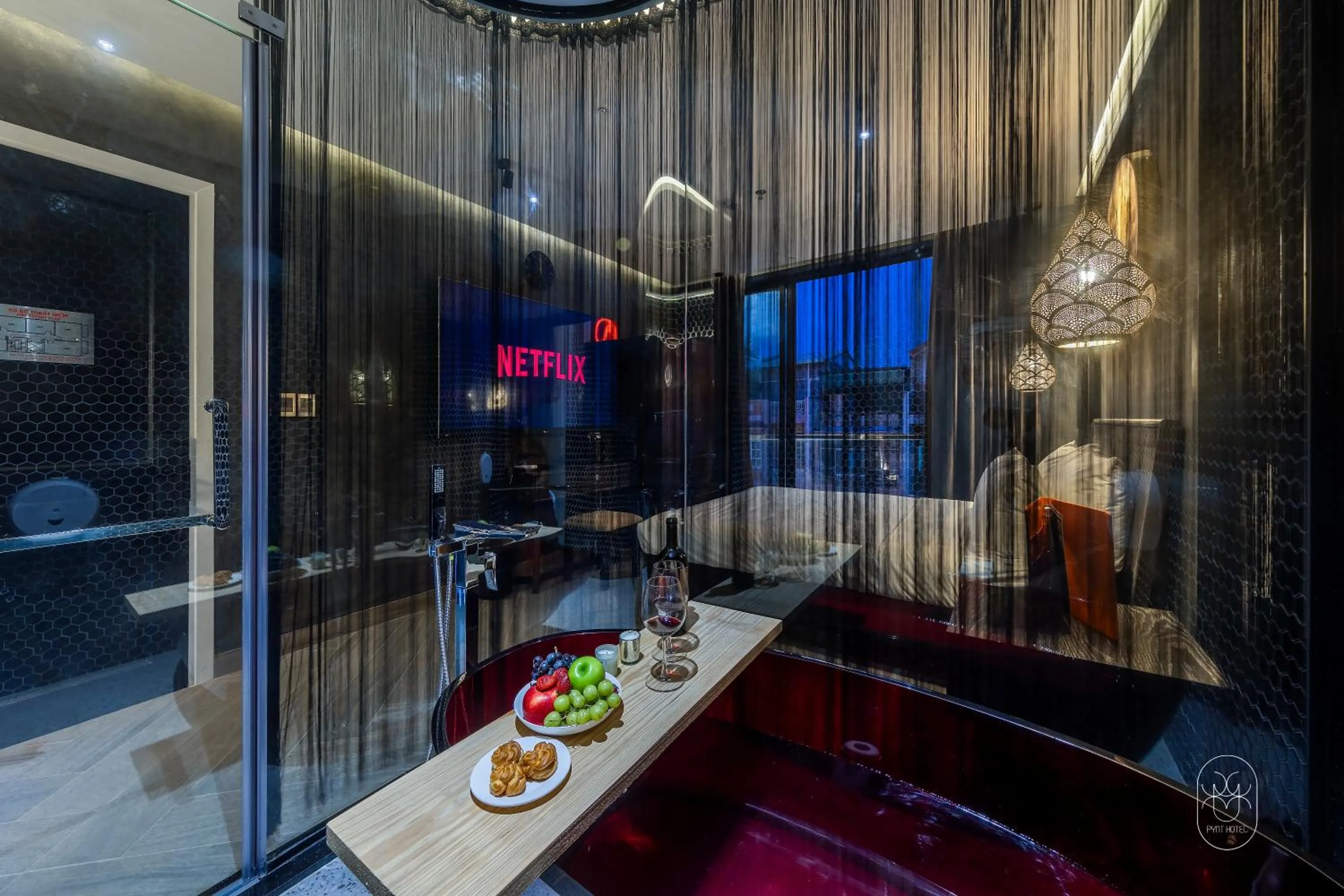 Shower in PYNT HOTEL