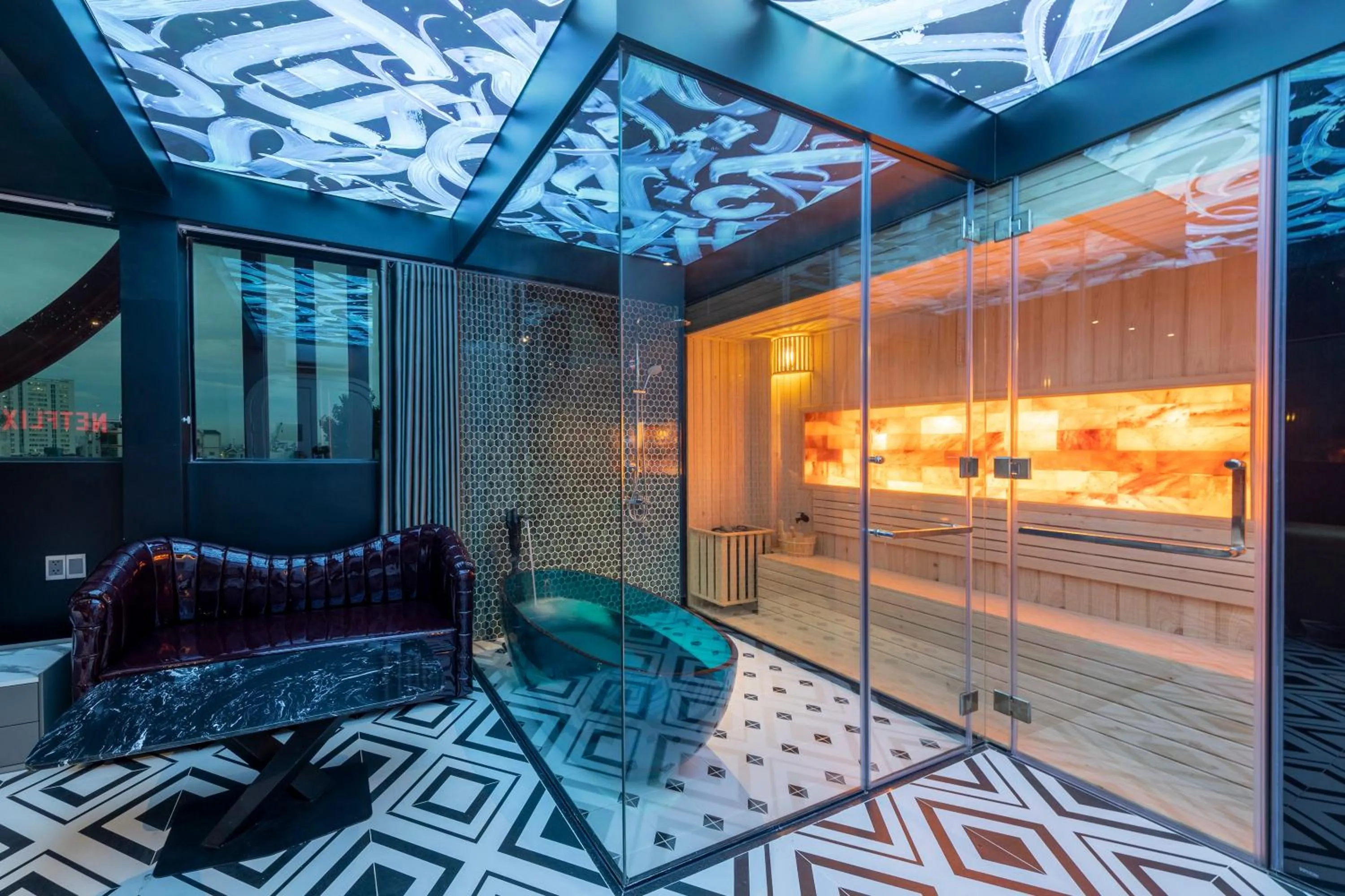 Shower in PYNT HOTEL