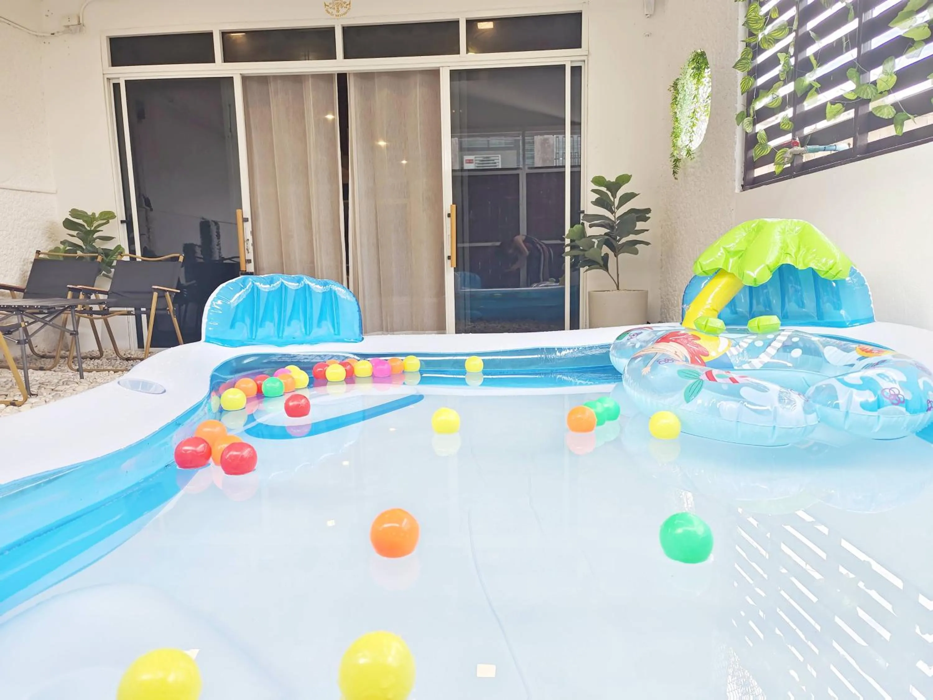 Swimming pool in Ratchada Retreat Villa 2