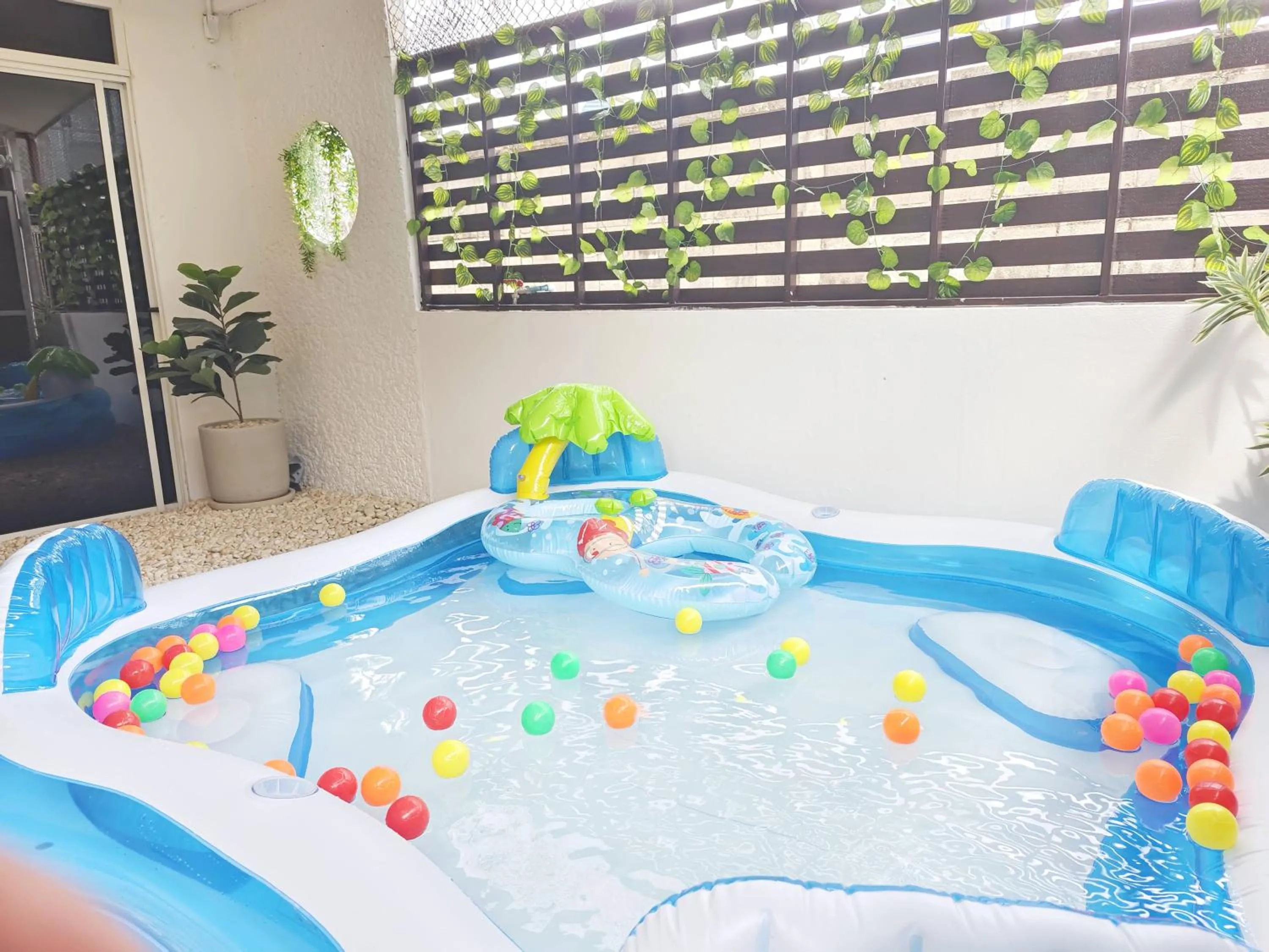 Swimming pool in Ratchada Retreat Villa 2