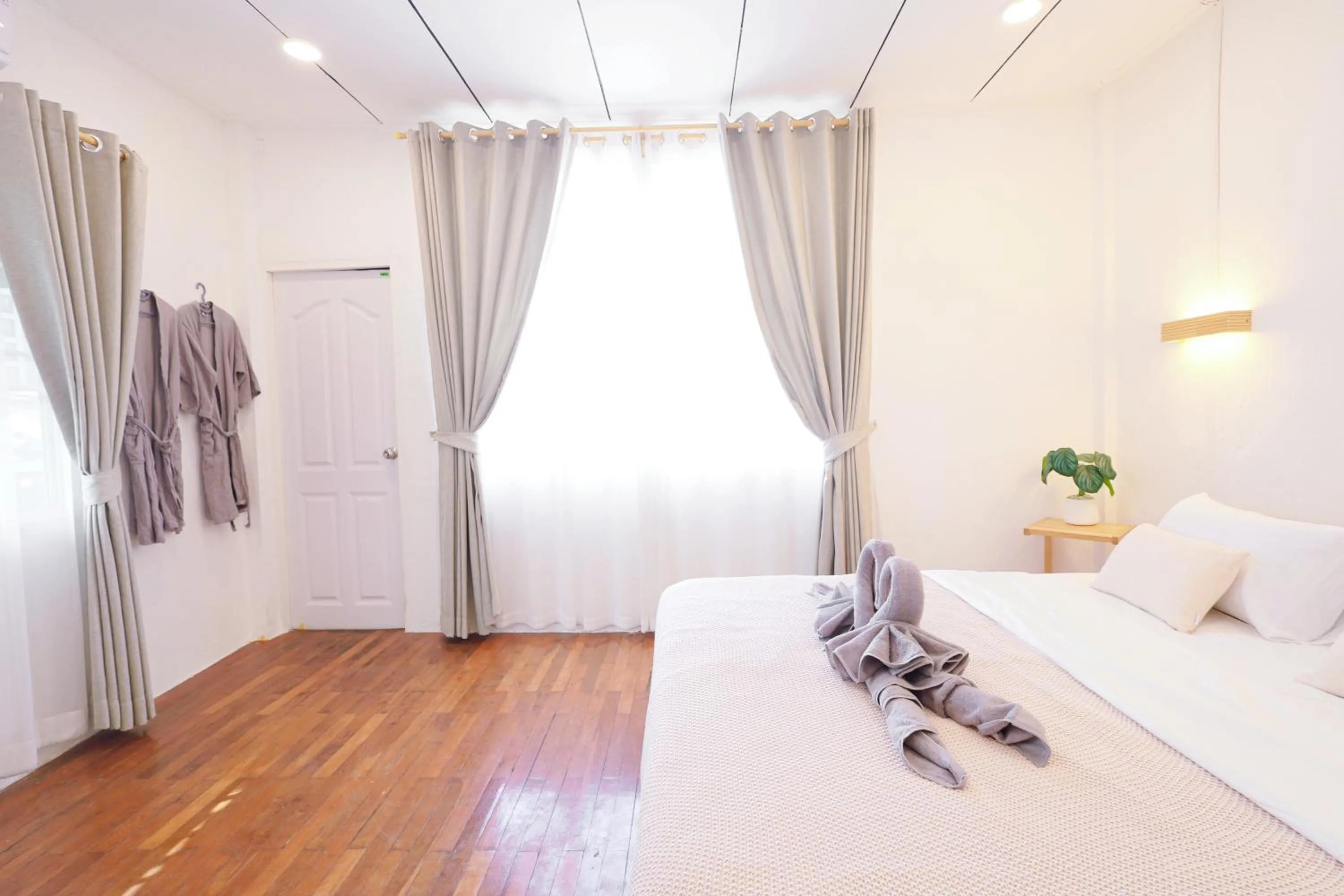 Bed in Ratchada Retreat Villa 2