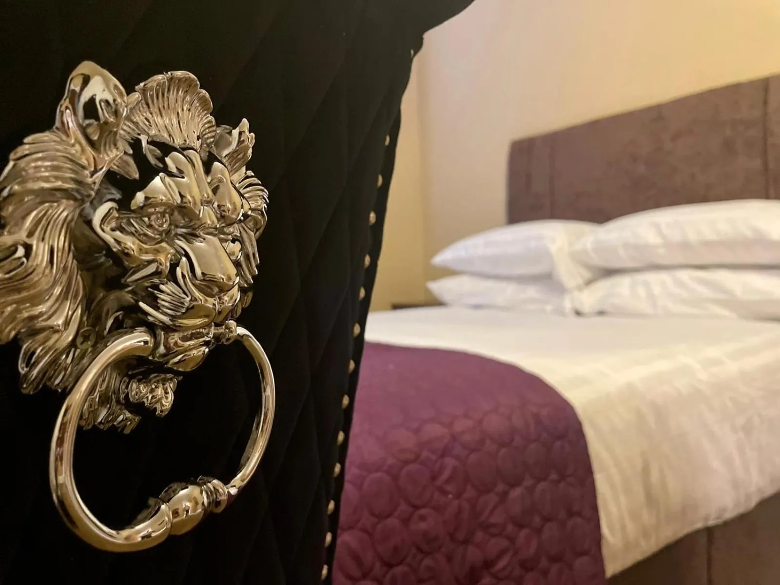 Bedroom, Bed in The New Talbot Hotel