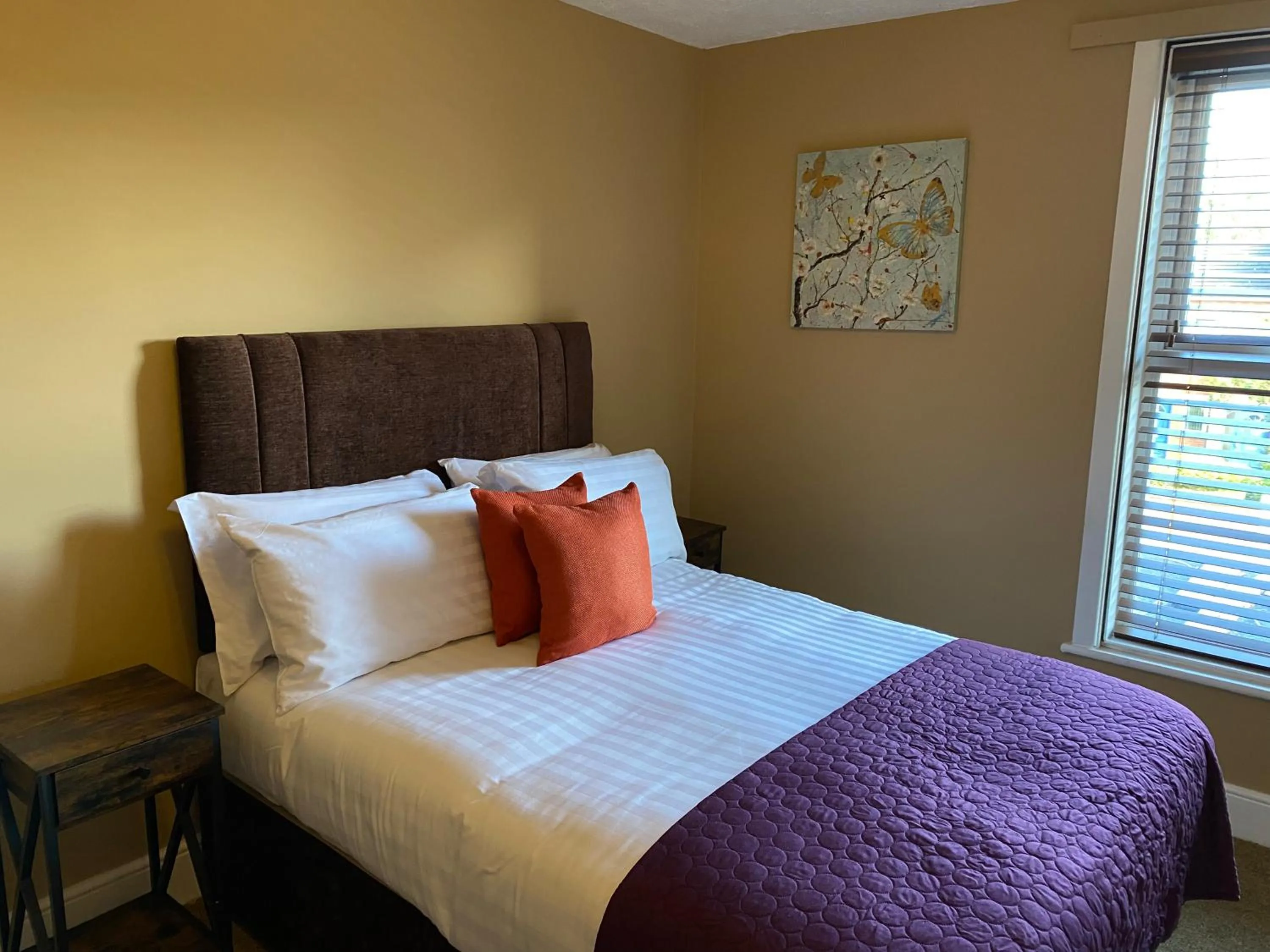 Bedroom, Bed in The New Talbot Hotel