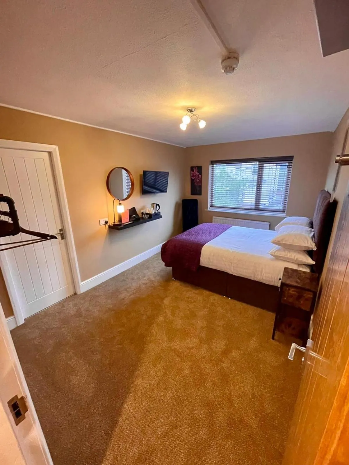 Bedroom, Bed in The New Talbot Hotel