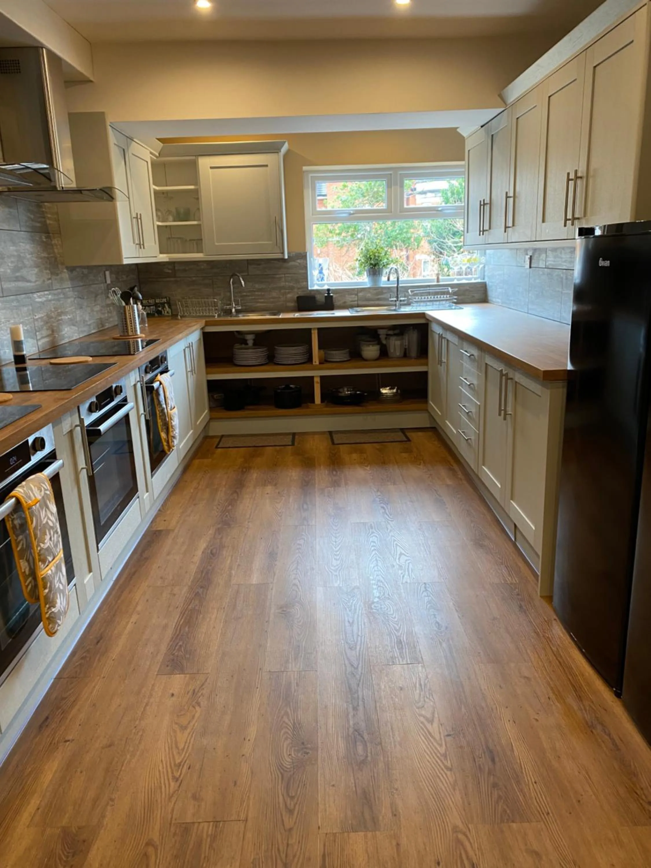 Kitchen or kitchenette in The New Talbot Hotel