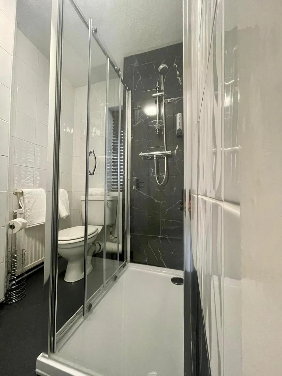Shower in The New Talbot Hotel