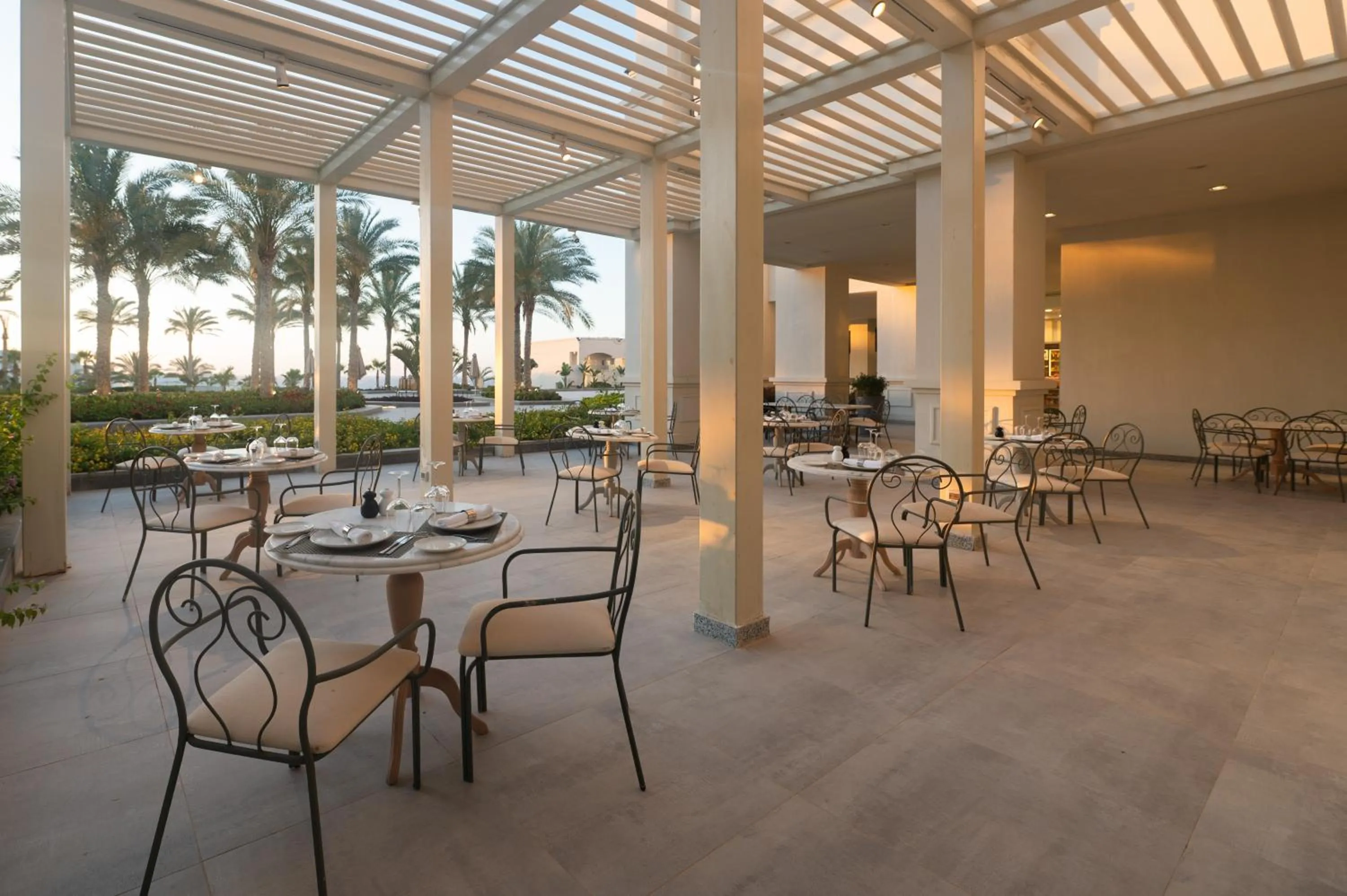 Restaurant/places to eat in Cleopatra Sidi Heneish