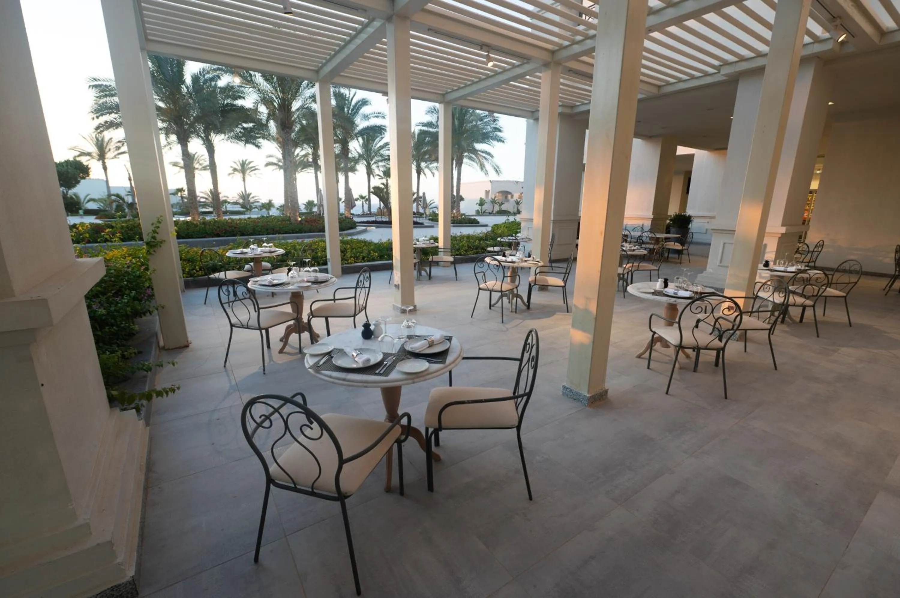 Restaurant/places to eat in Cleopatra Sidi Heneish