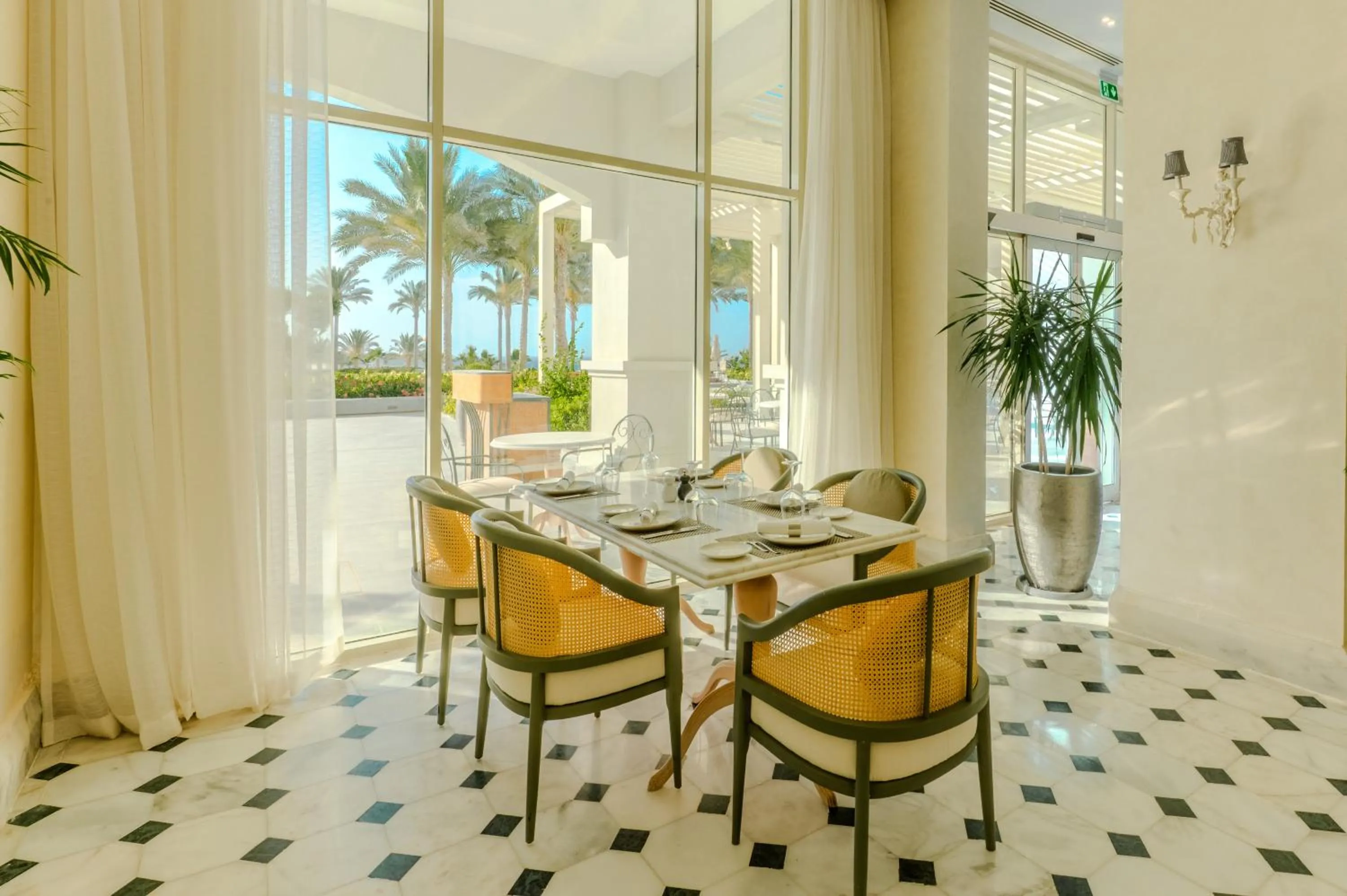 Restaurant/places to eat in Cleopatra Sidi Heneish