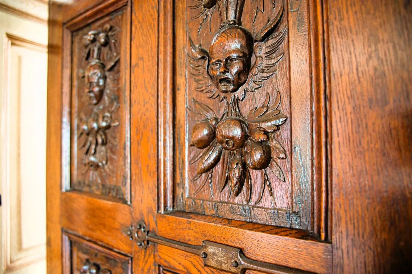 wardrobe in La Villa Bligny