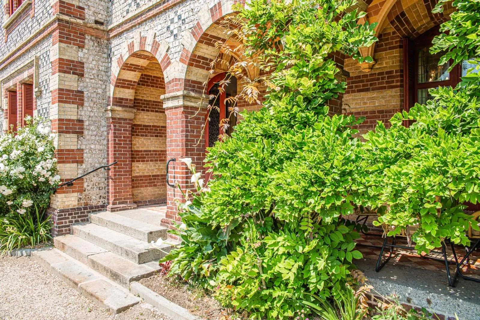 Property building in La Villa Bligny