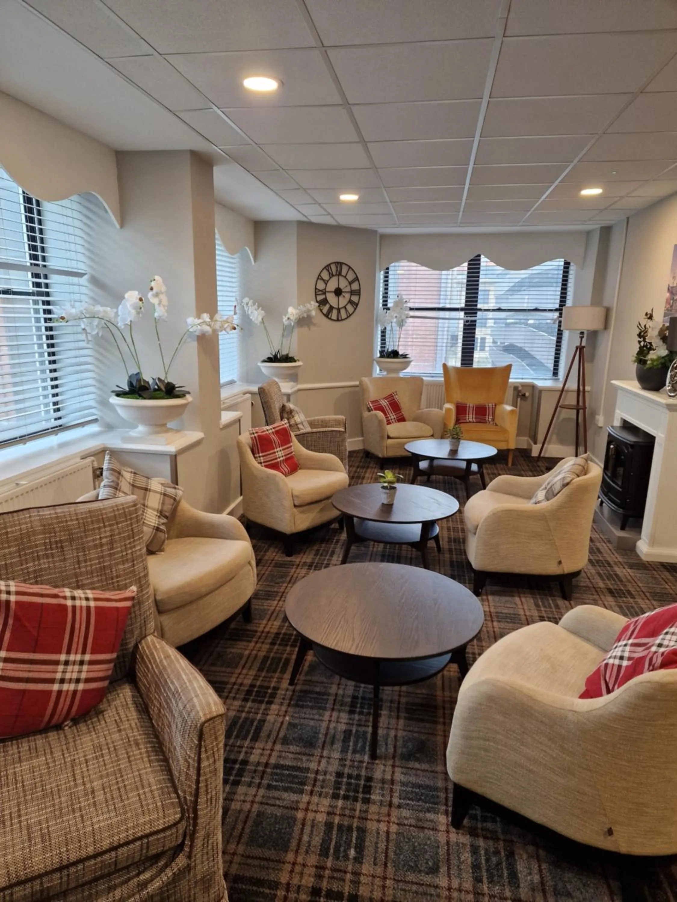 Communal lounge/ TV room in Britannia Inn Glasgow