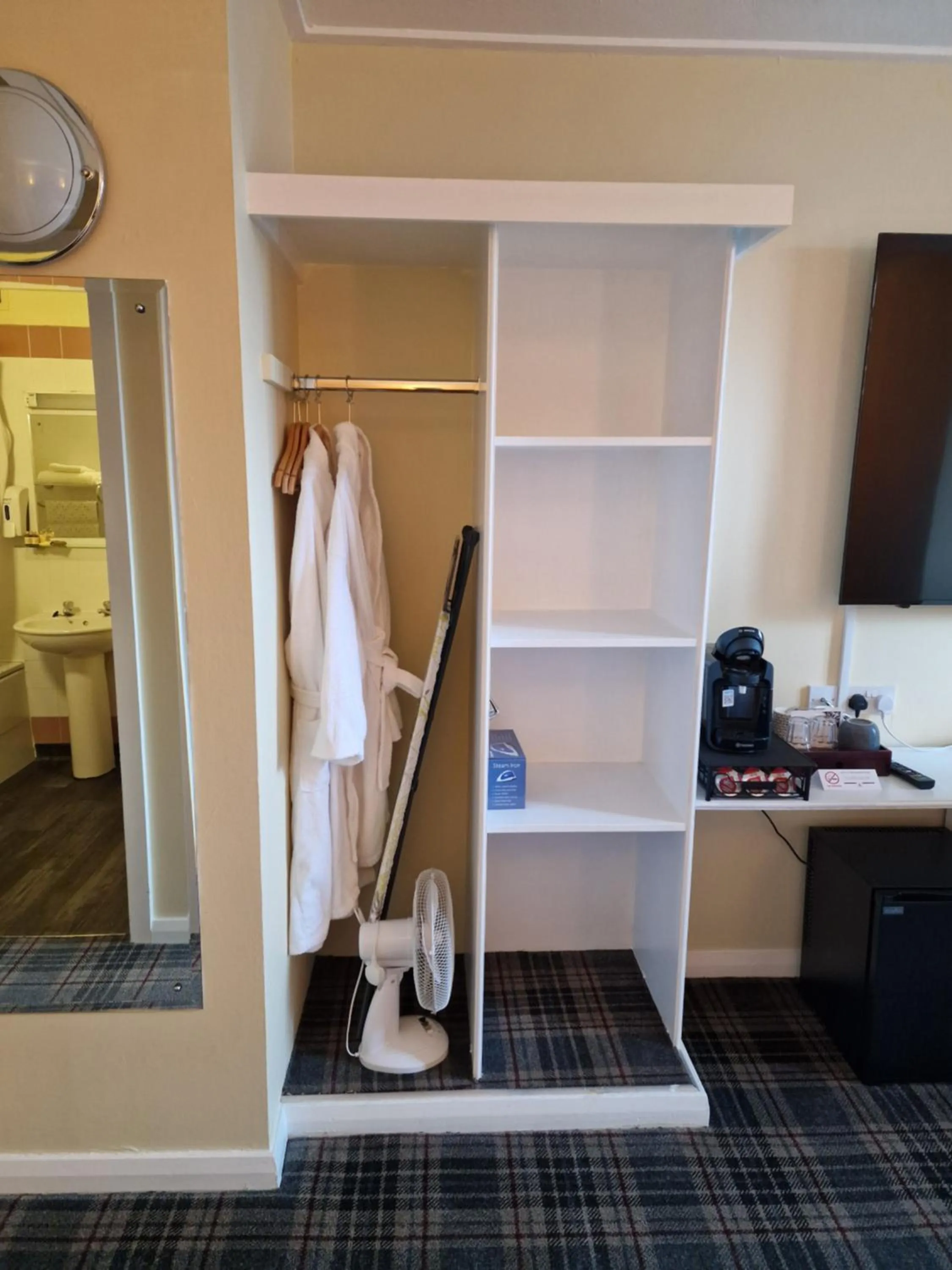 furniture in Britannia Inn Glasgow