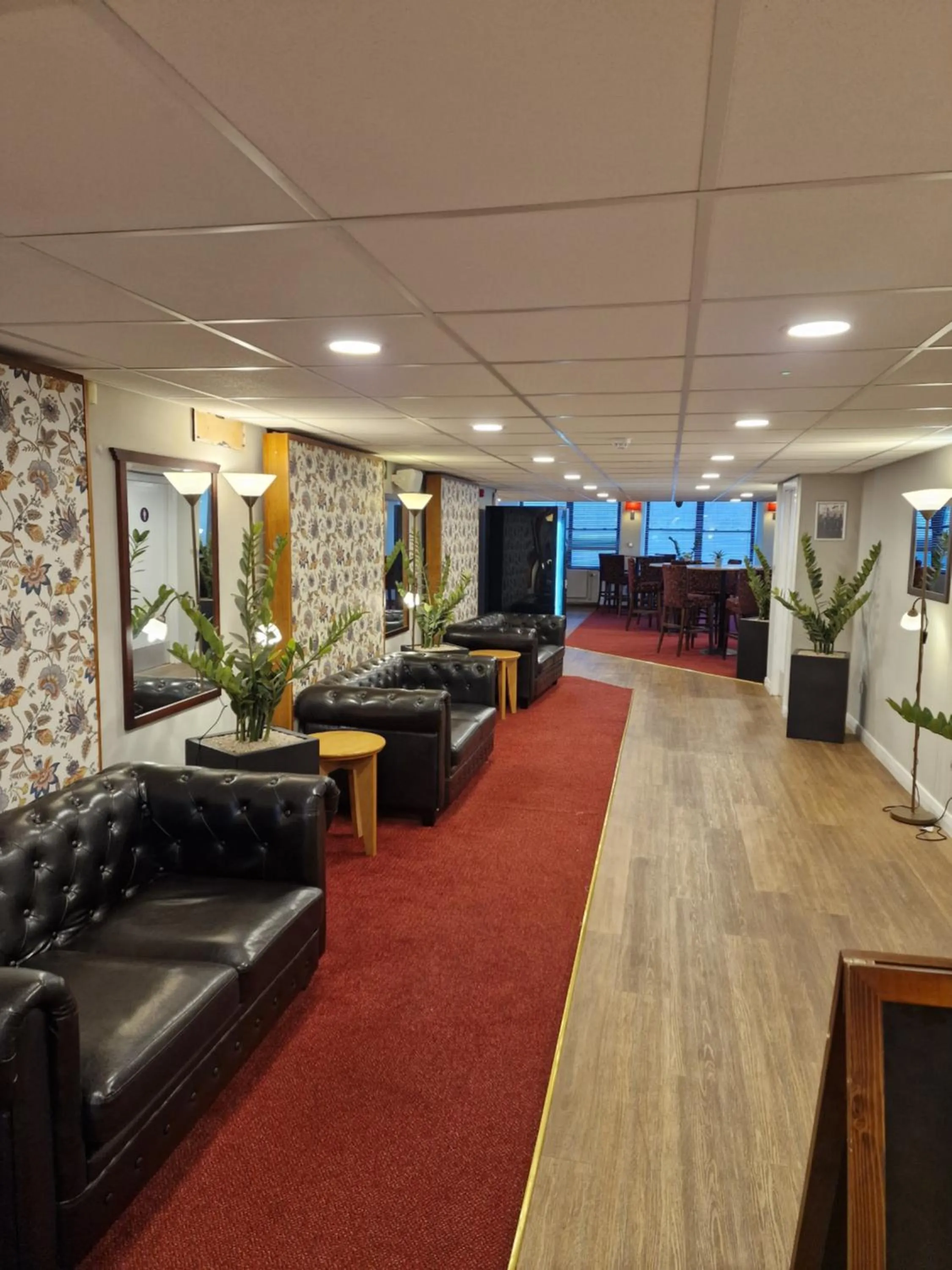 Seating area in Britannia Inn Glasgow