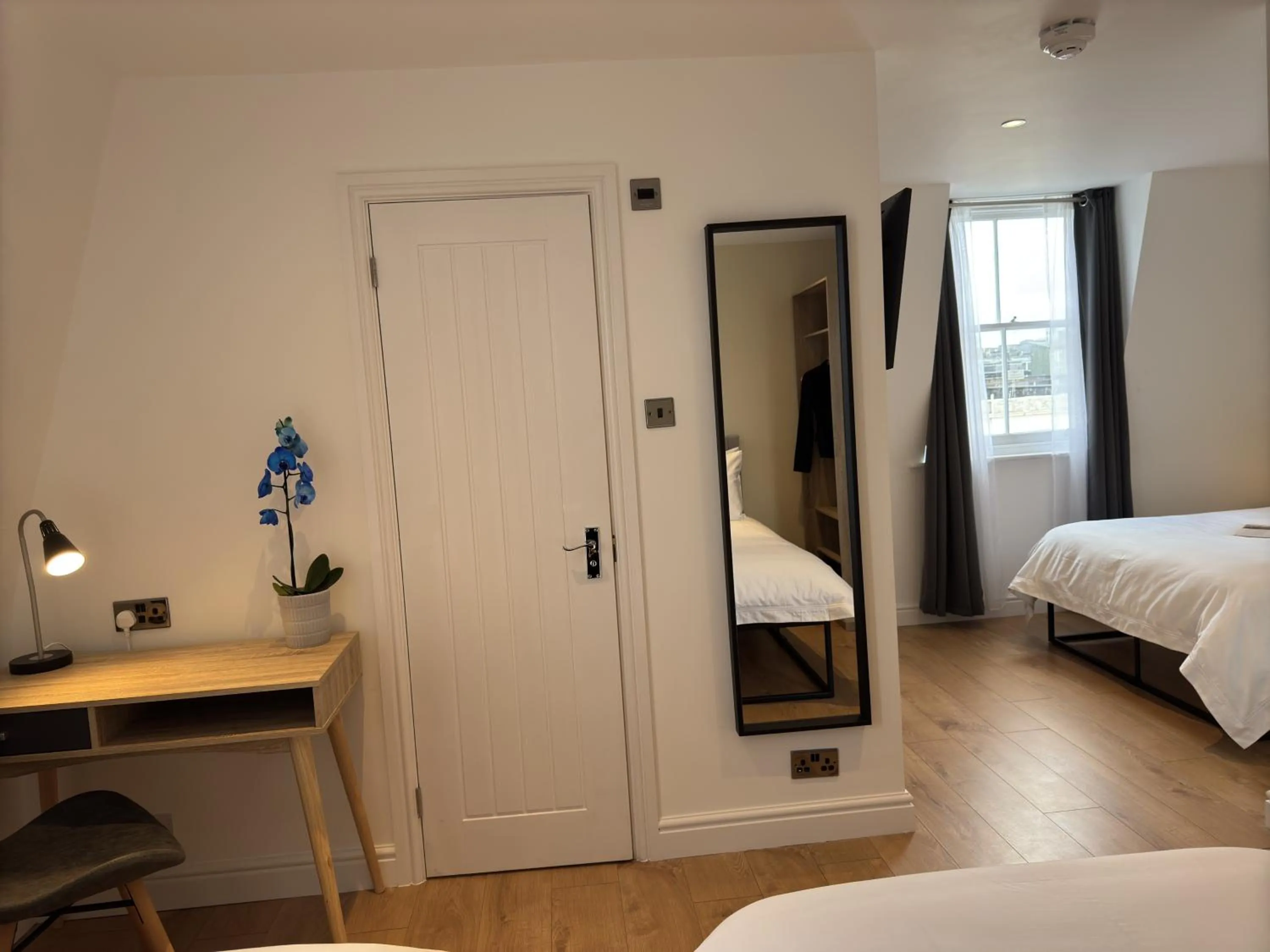 Bedroom, Bed in Berjaya Eden Park London Hotel