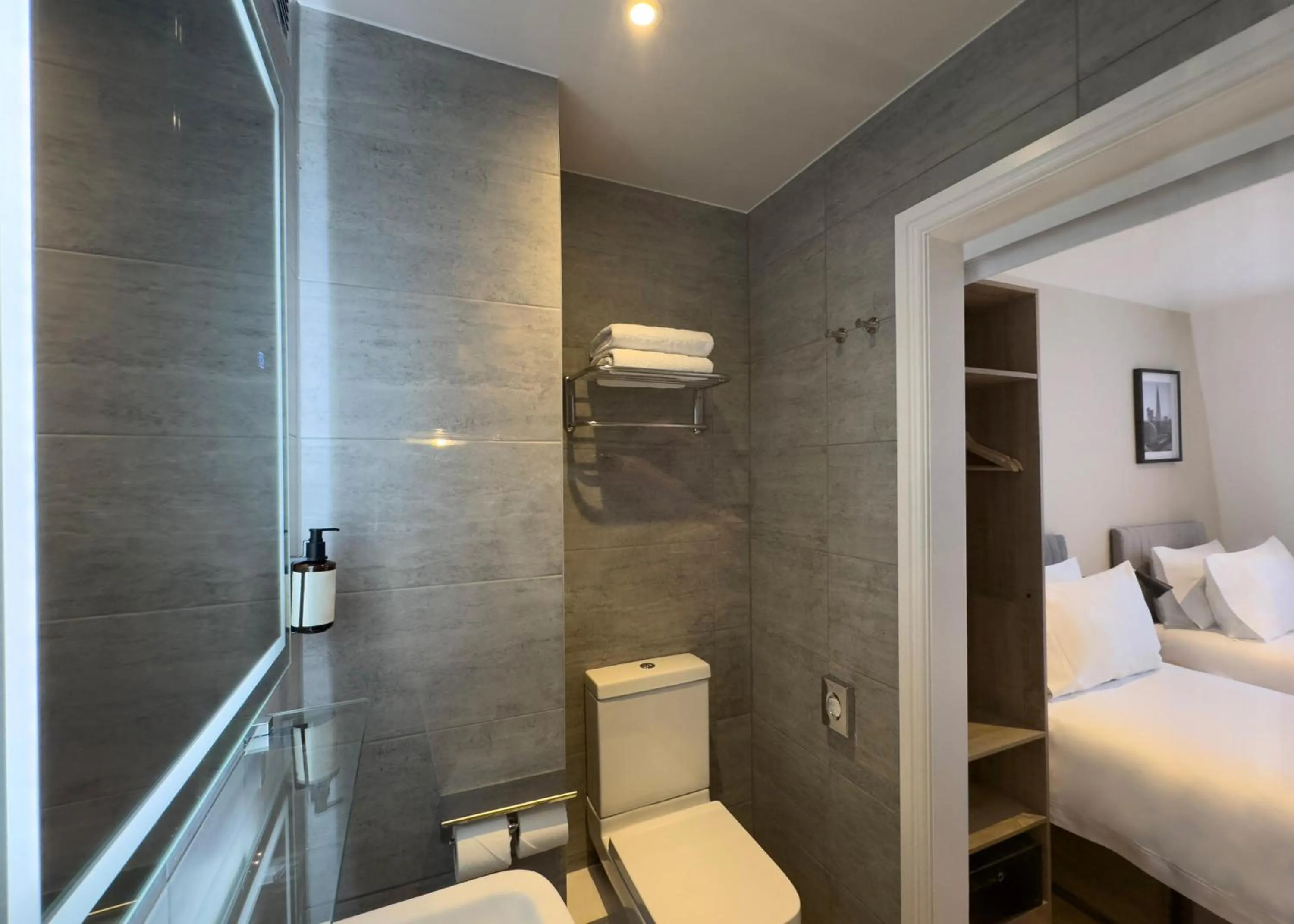 Shower, Bed in Berjaya Eden Park London Hotel