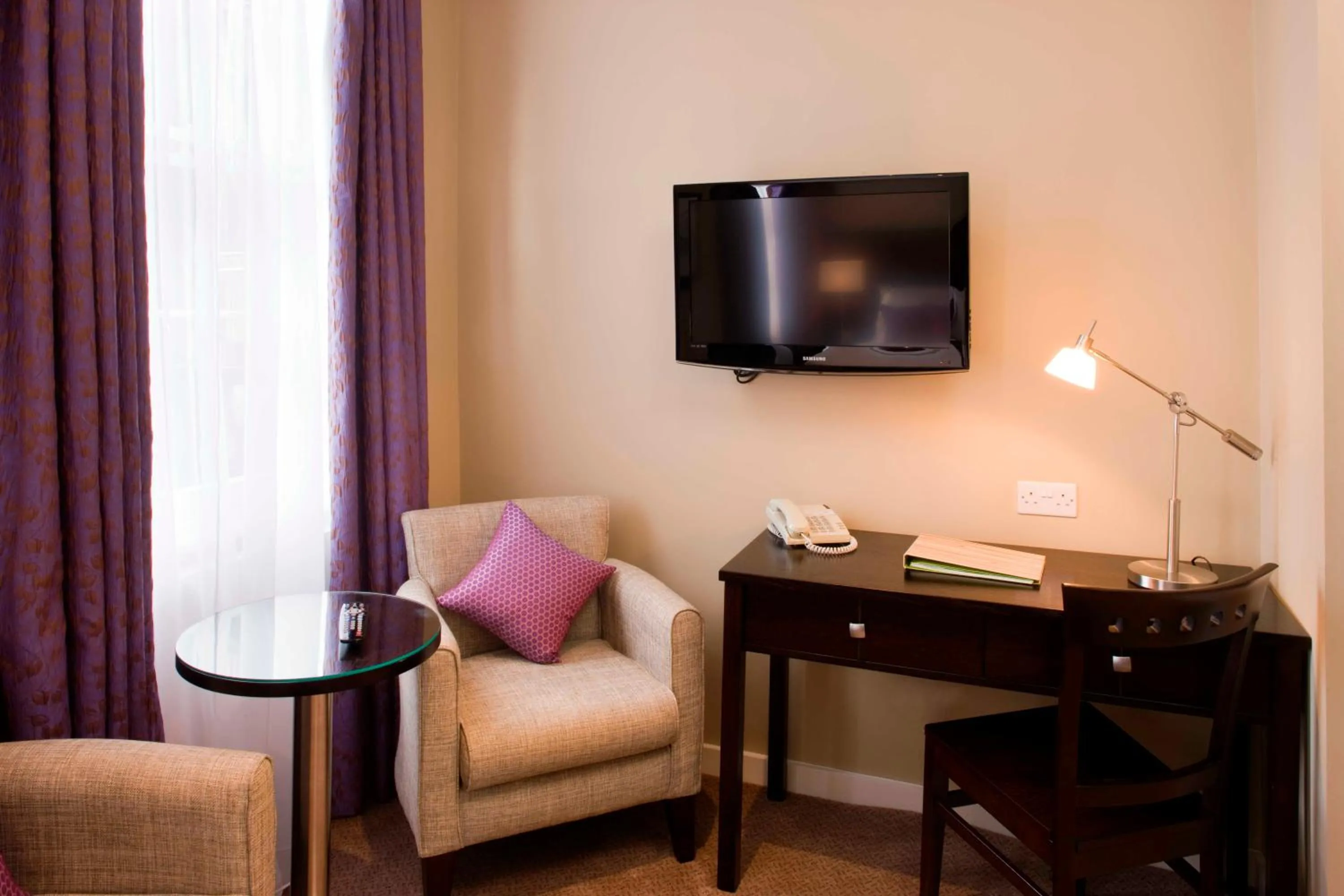 TV and multimedia in Berjaya Eden Park London Hotel