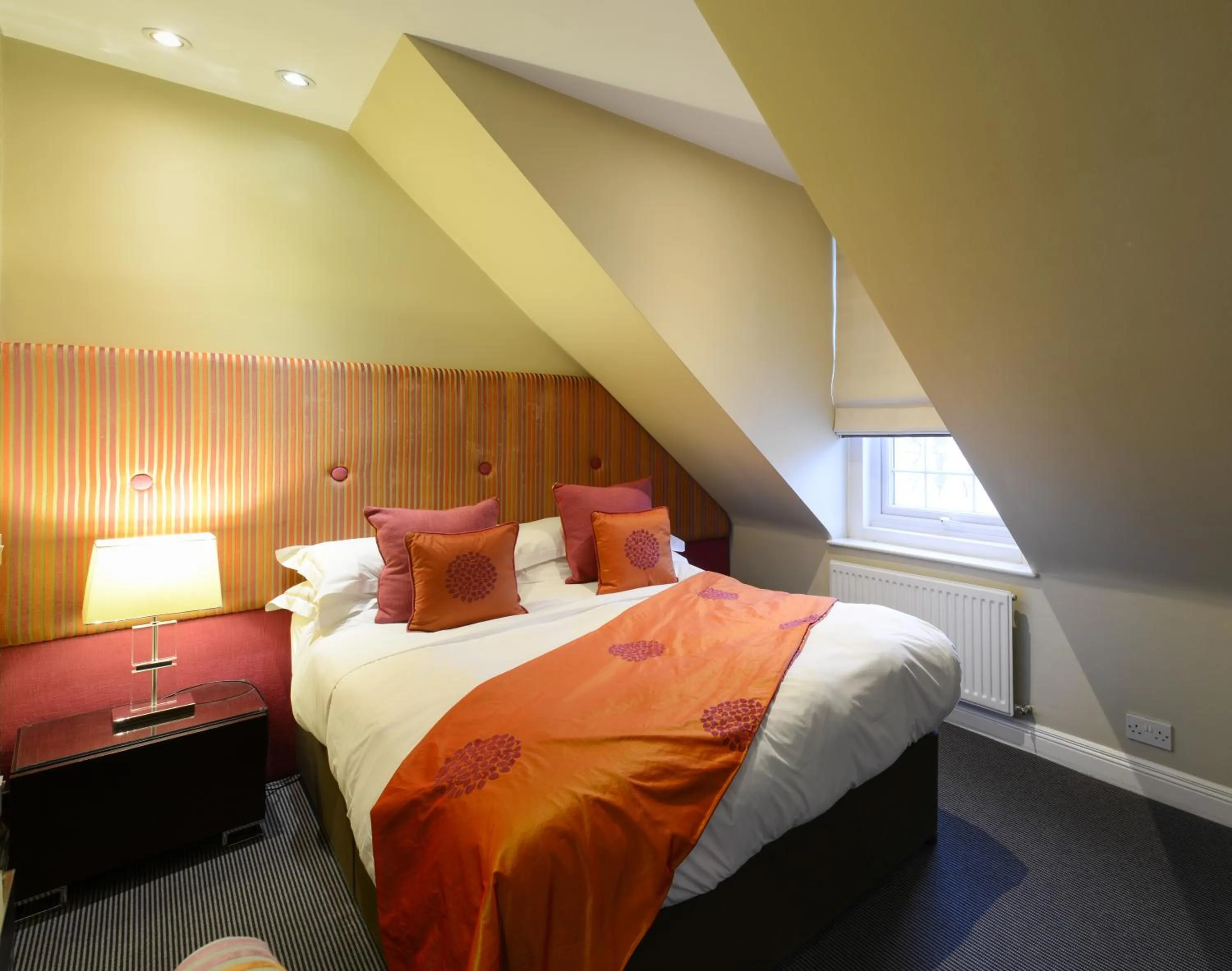 Bed in New Linden Hotel