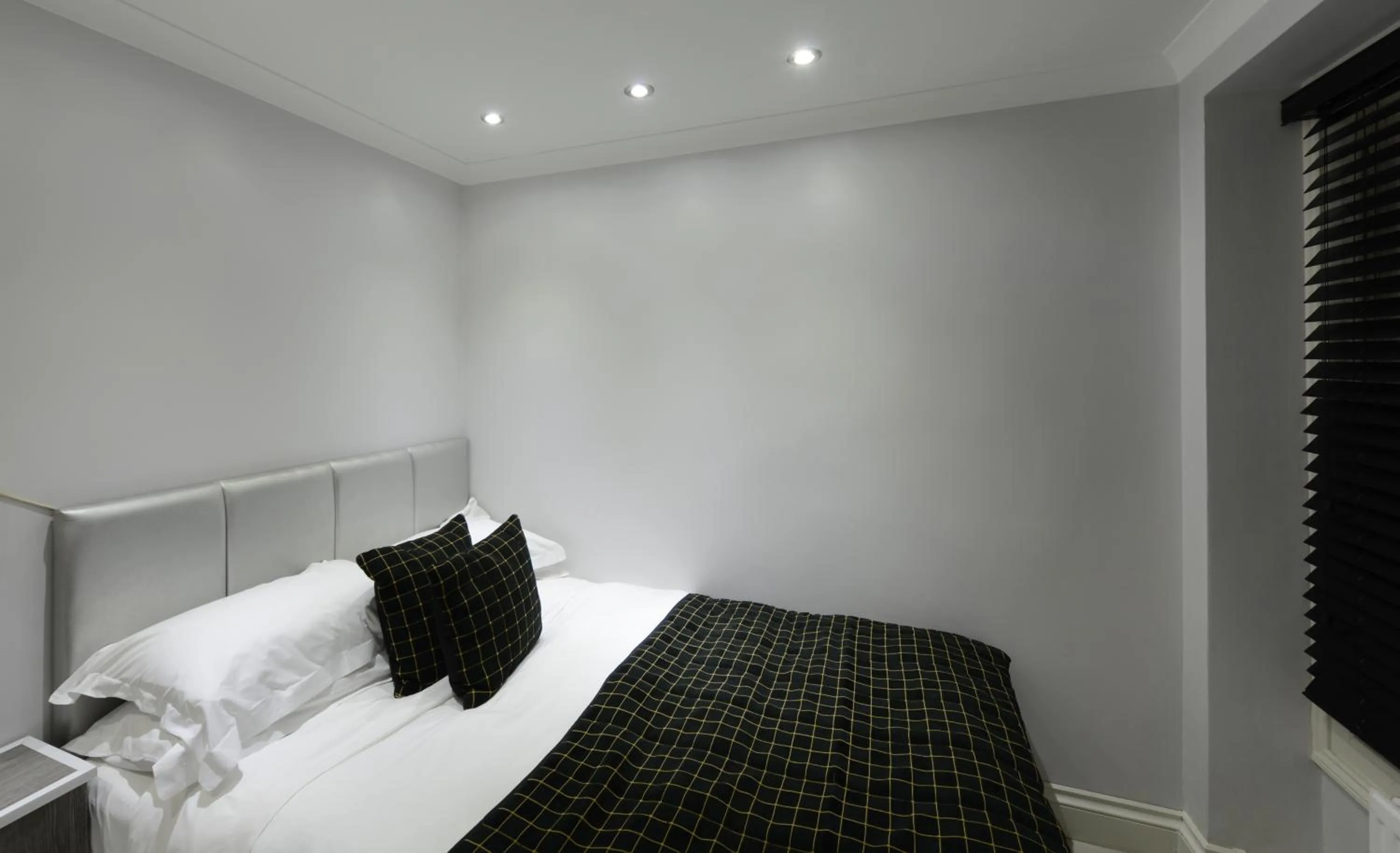 Bed in New Linden Hotel