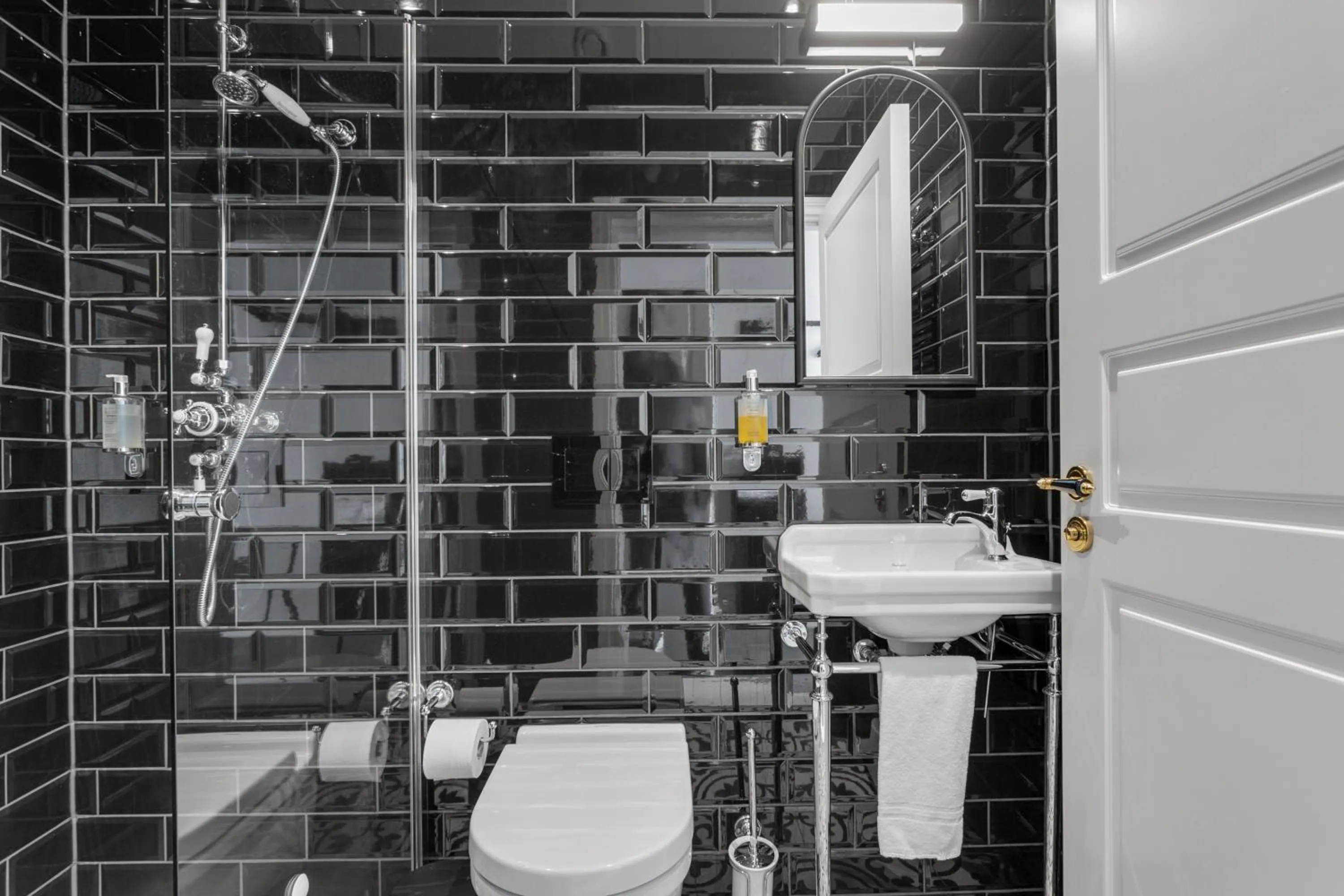 Bathroom in Hotel Aska