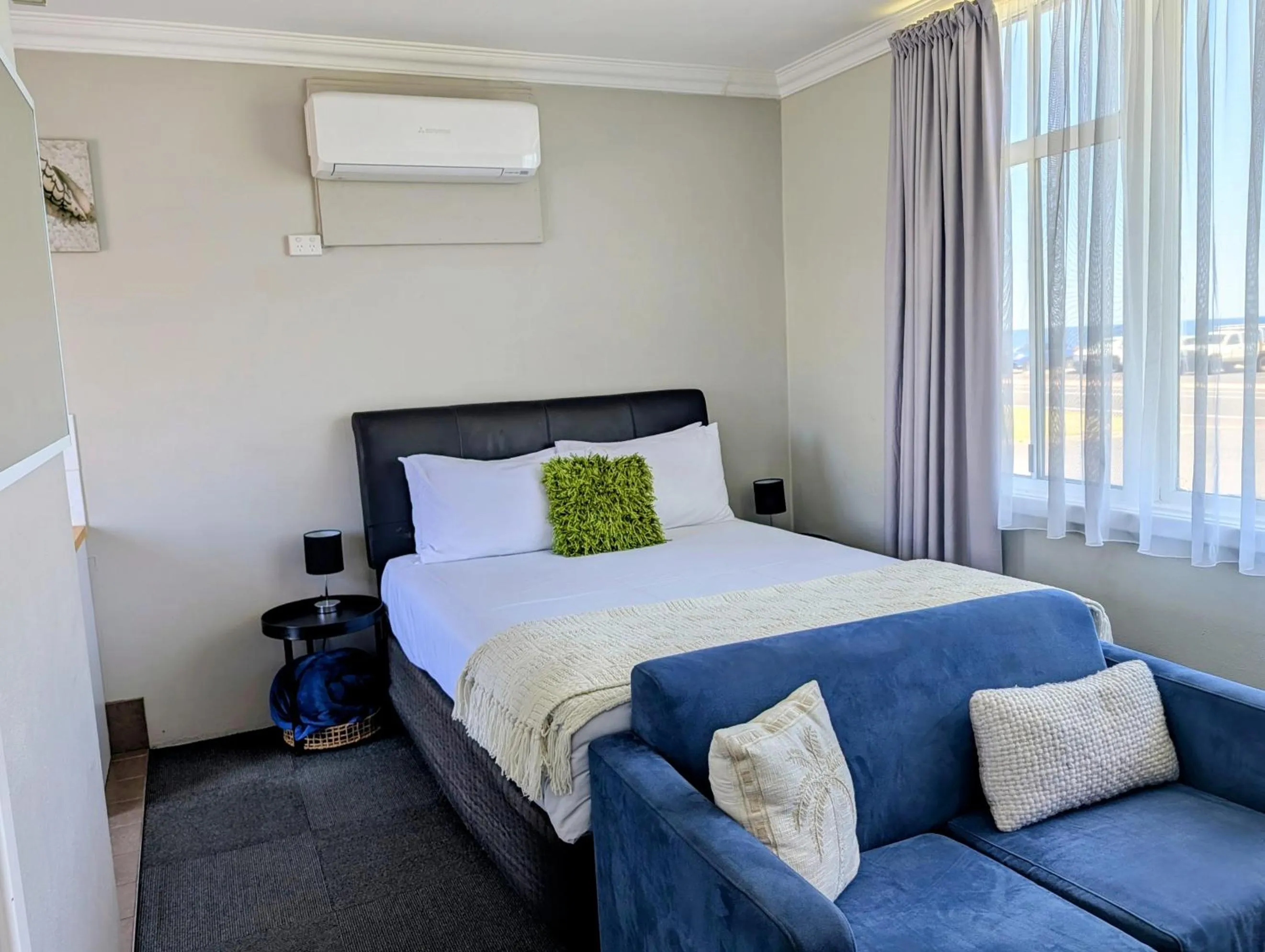 air conditioner, Bed in Ocean Drive Motel