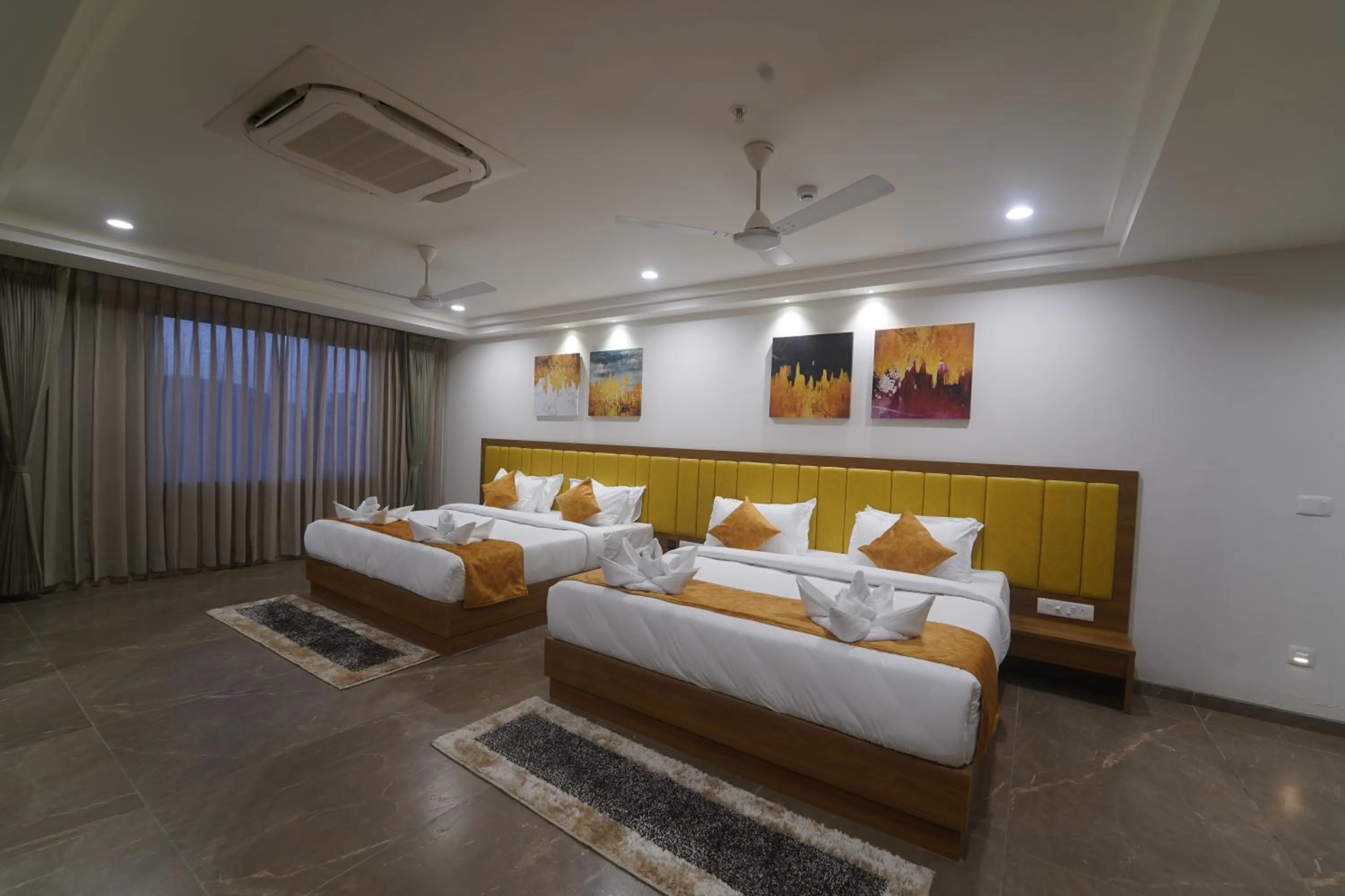 Photo of the whole room, Bed in HOTEL STATURE INN