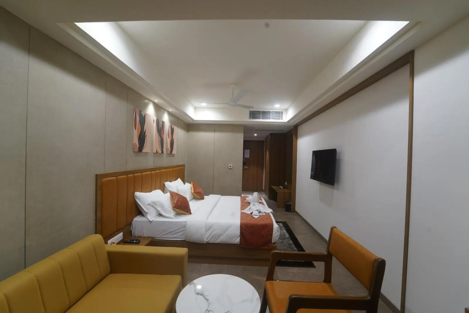 Bed in HOTEL STATURE INN