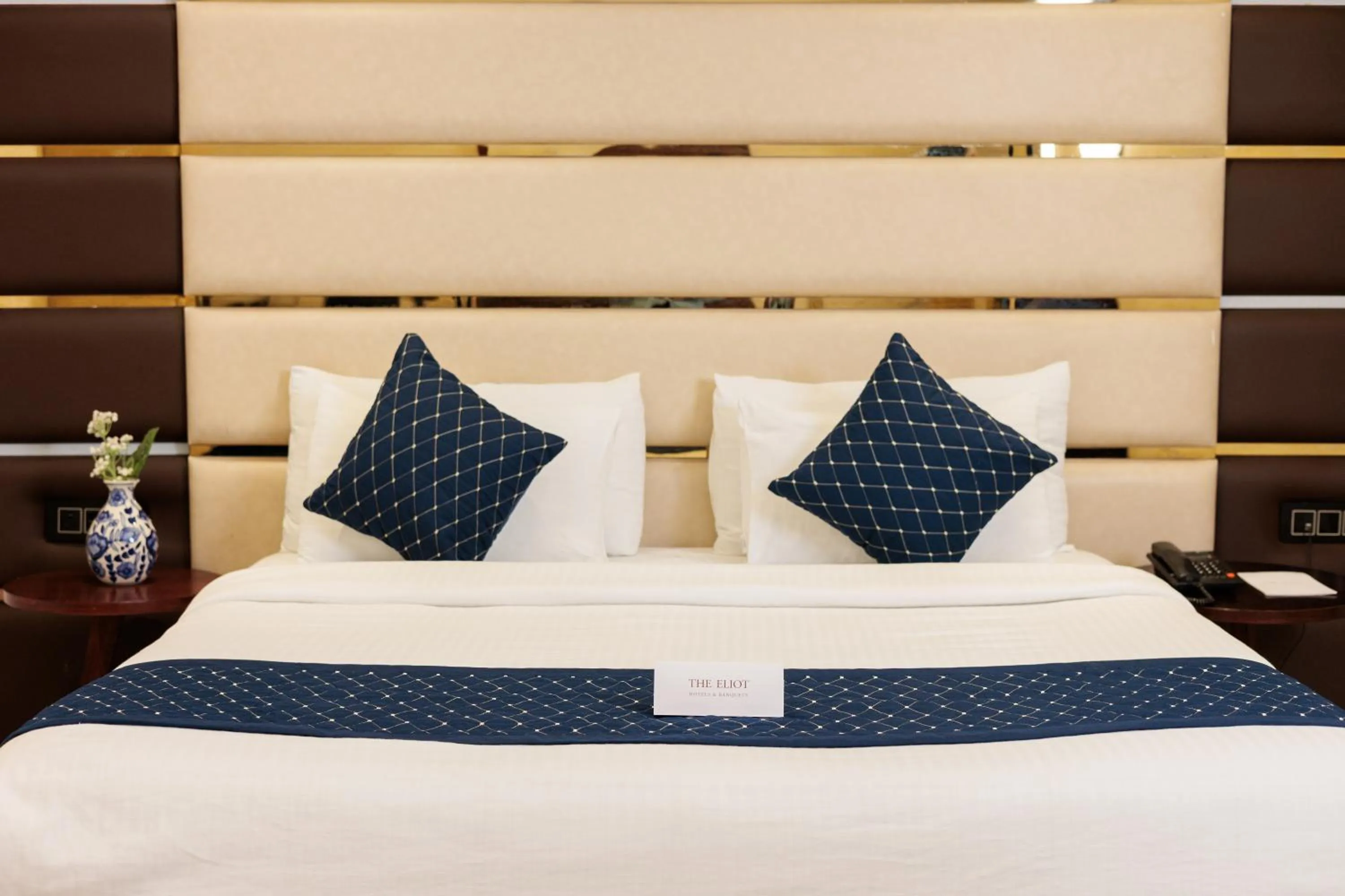 Bed in The Eliot Hotel & Banquet