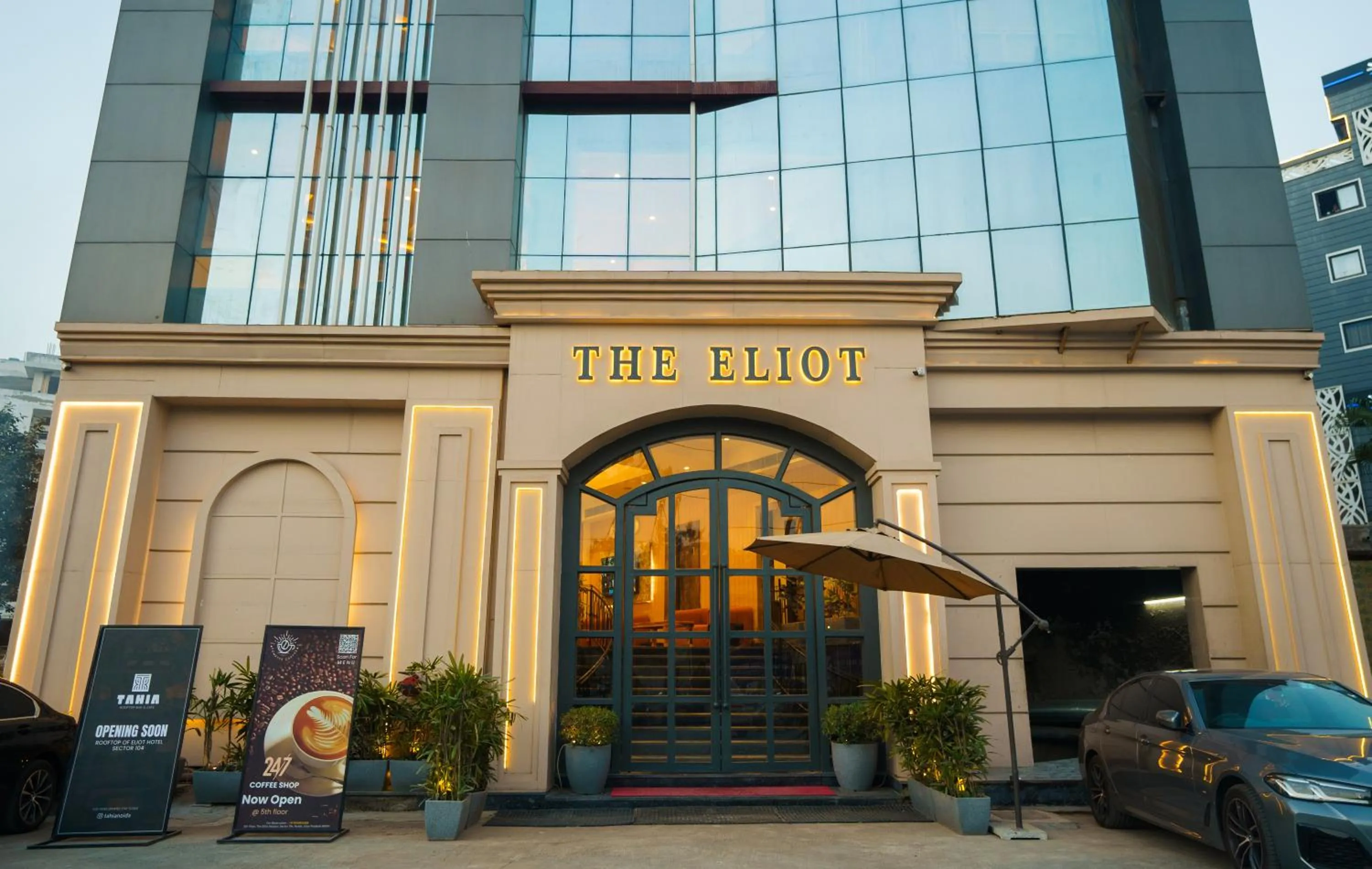 Property building in The Eliot Hotel & Banquet