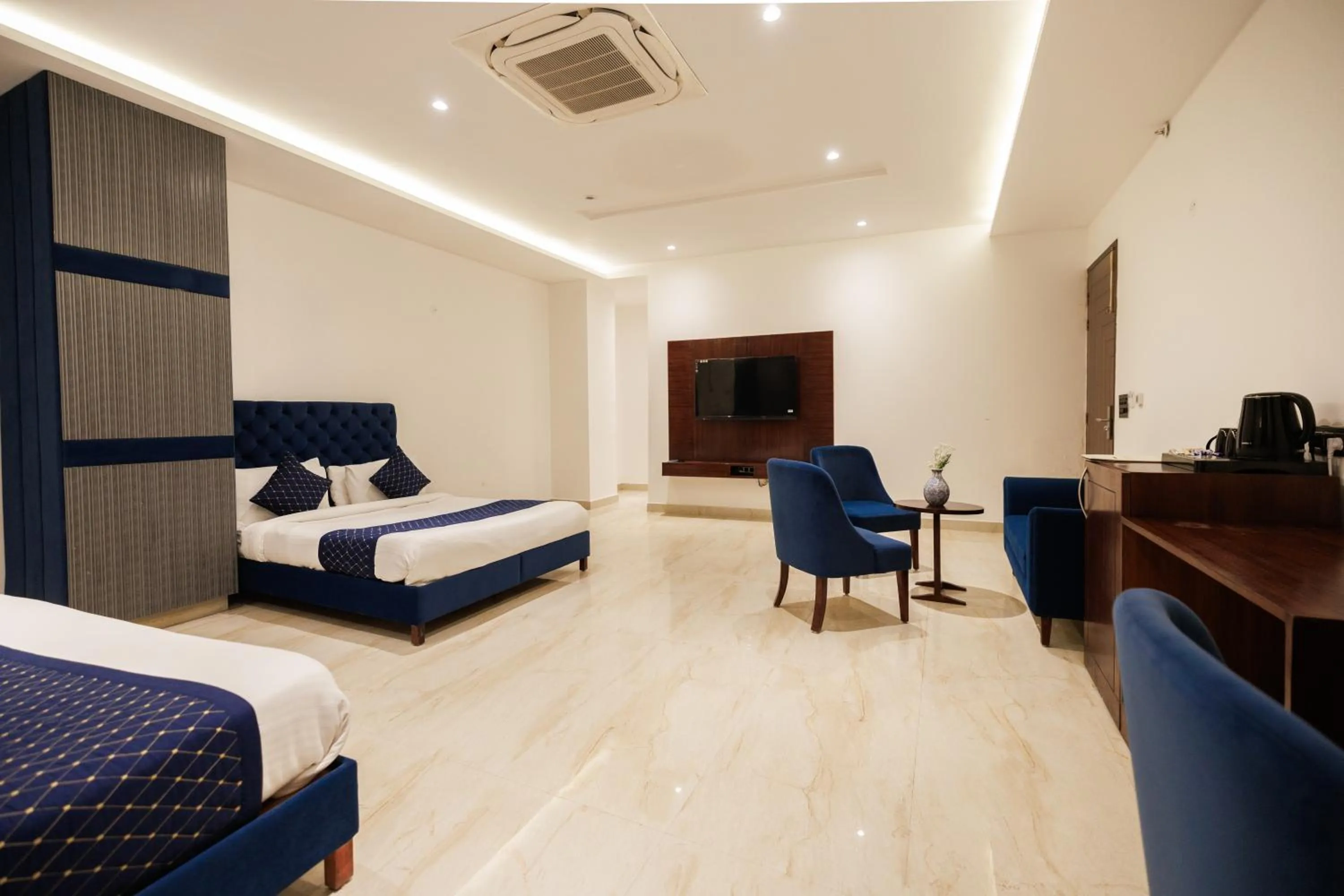 Photo of the whole room, Bed in The Eliot Hotel & Banquet