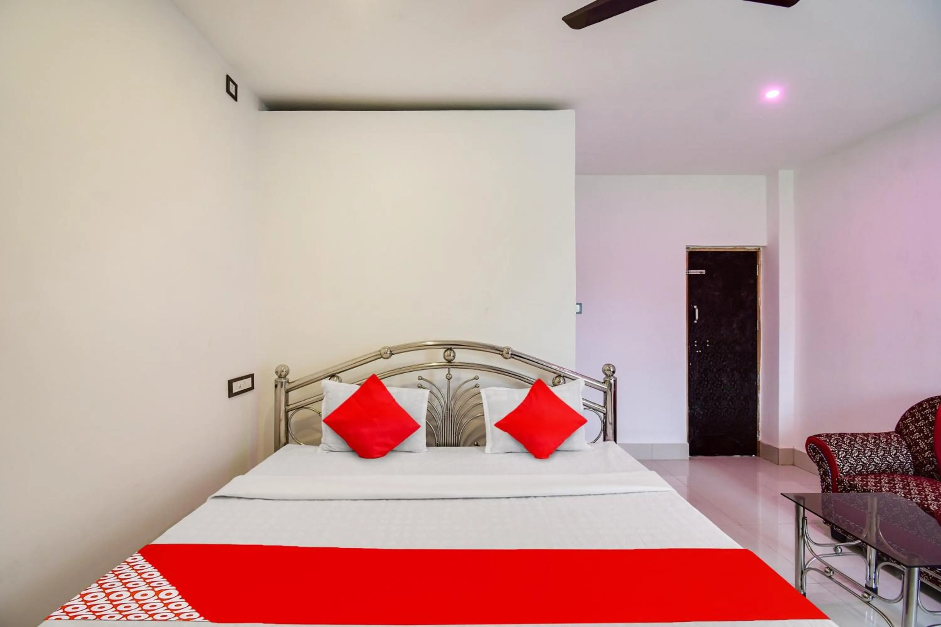 Bedroom in Hotel O Mango Leaf Hotel & Restaurant