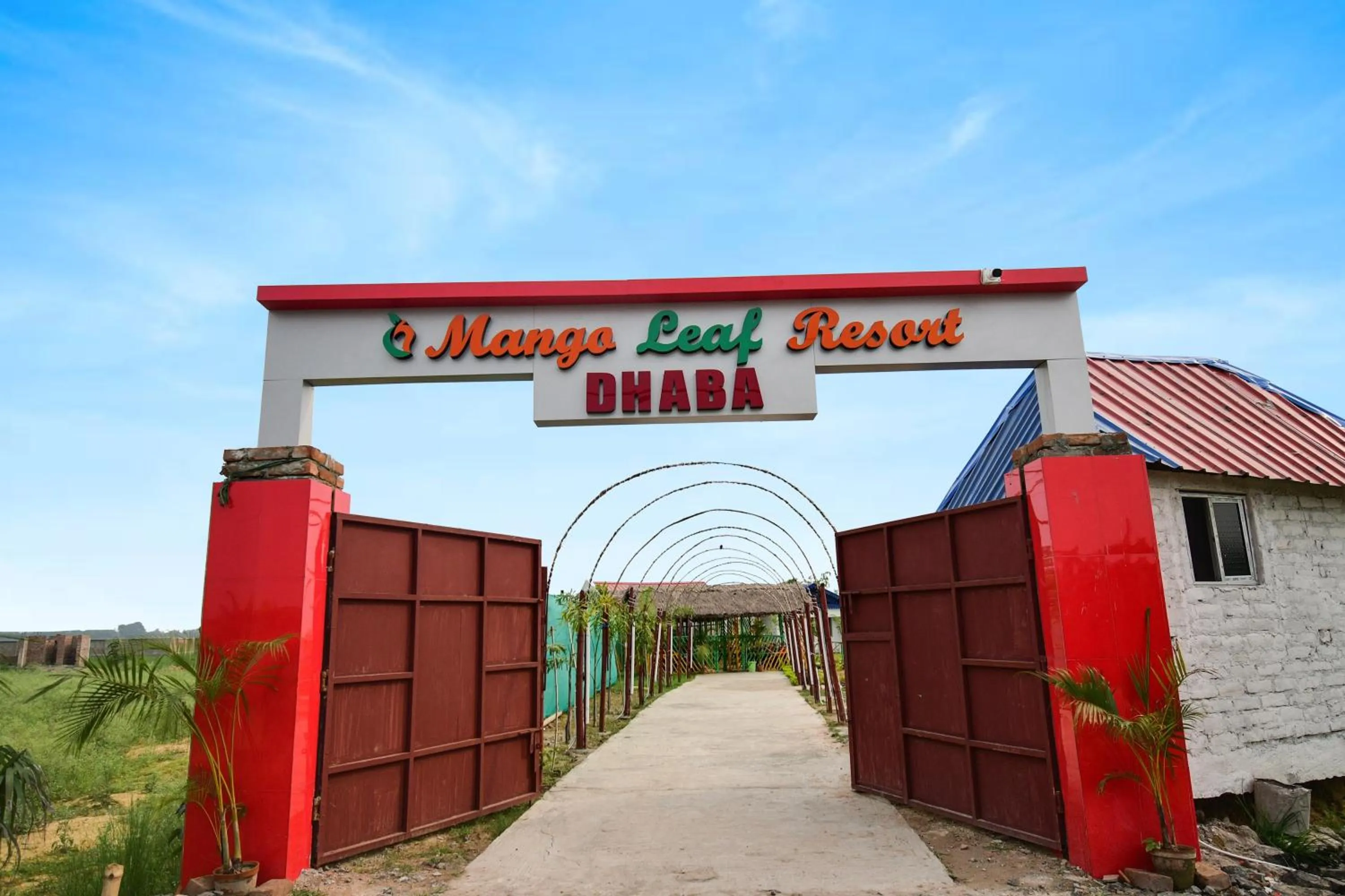 Facade/entrance in Hotel O Mango Leaf Hotel & Restaurant