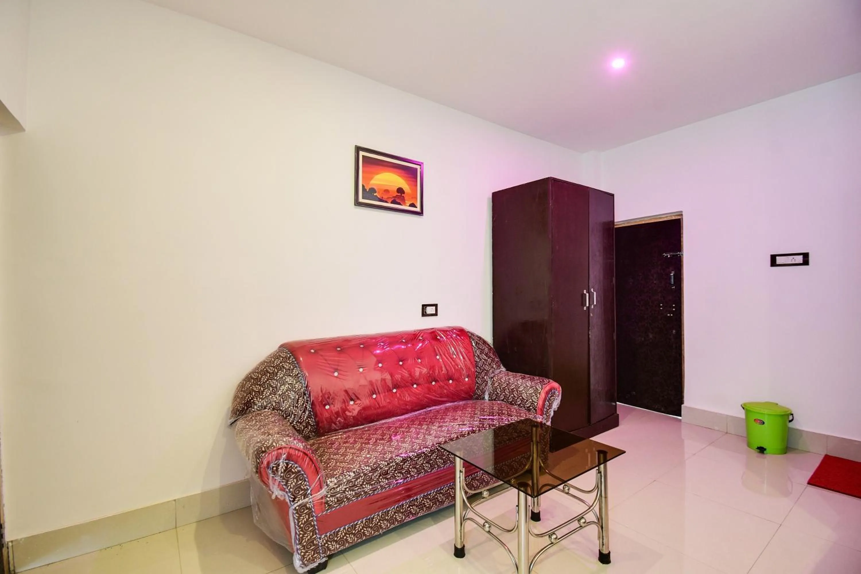 Bedroom in Hotel O Mango Leaf Hotel & Restaurant