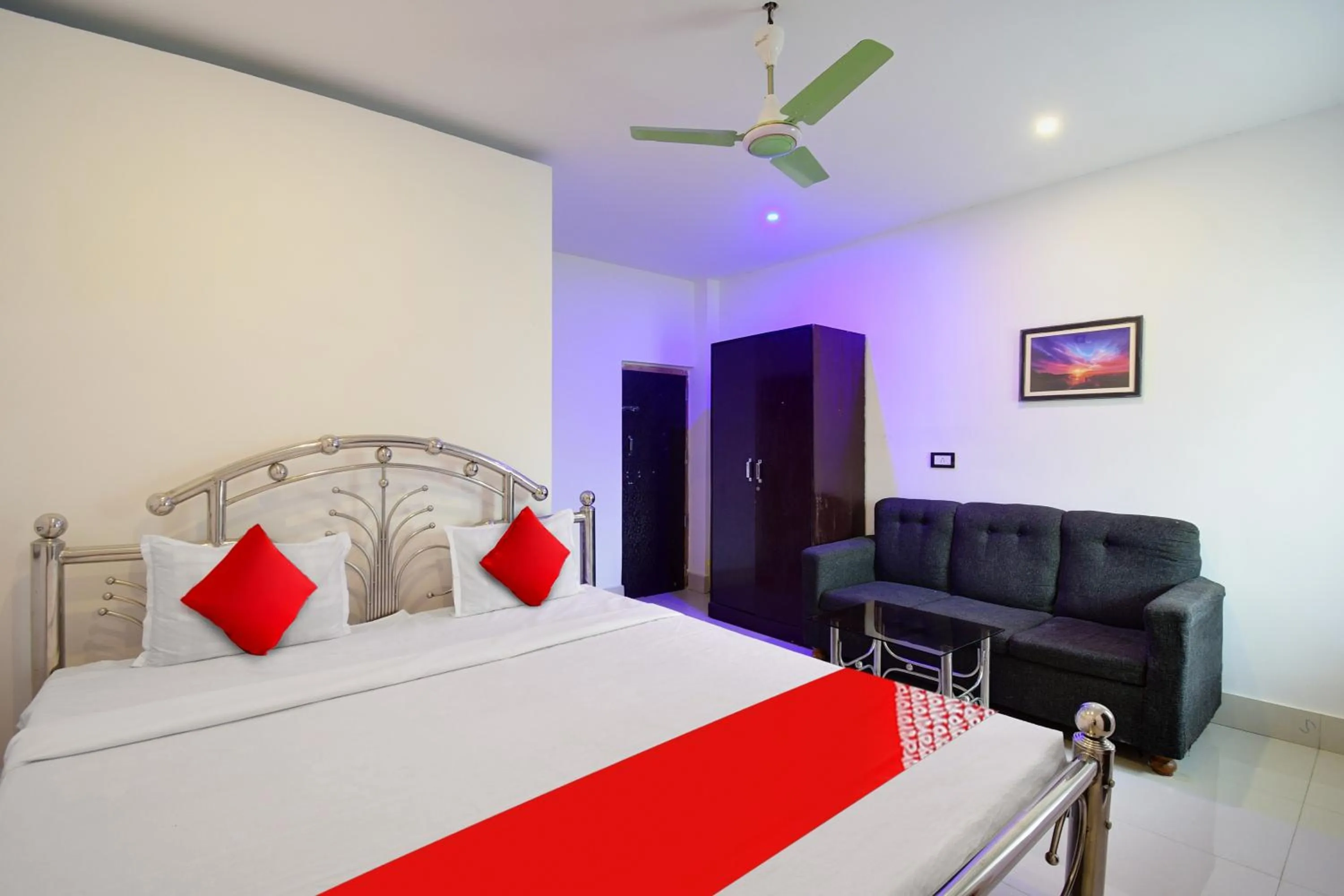 Bedroom in Hotel O Mango Leaf Hotel & Restaurant