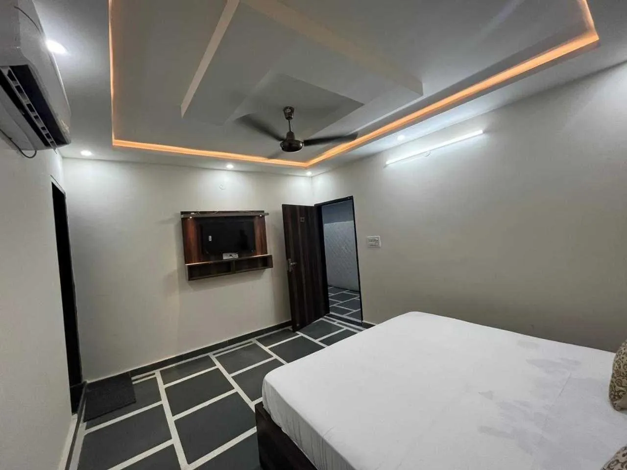 Bedroom in Hotel O Yaduvanshi