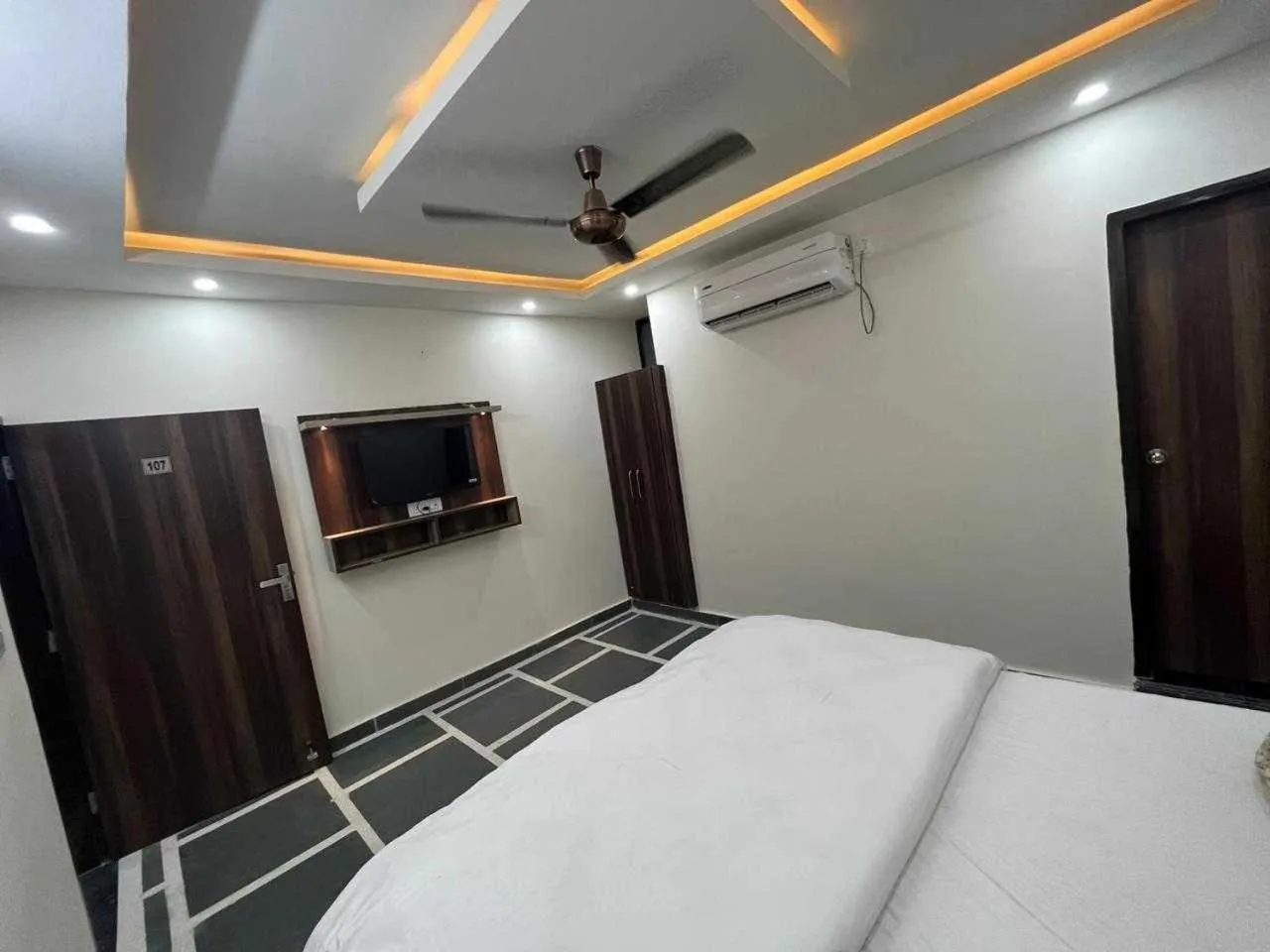 Bedroom in Hotel O Yaduvanshi