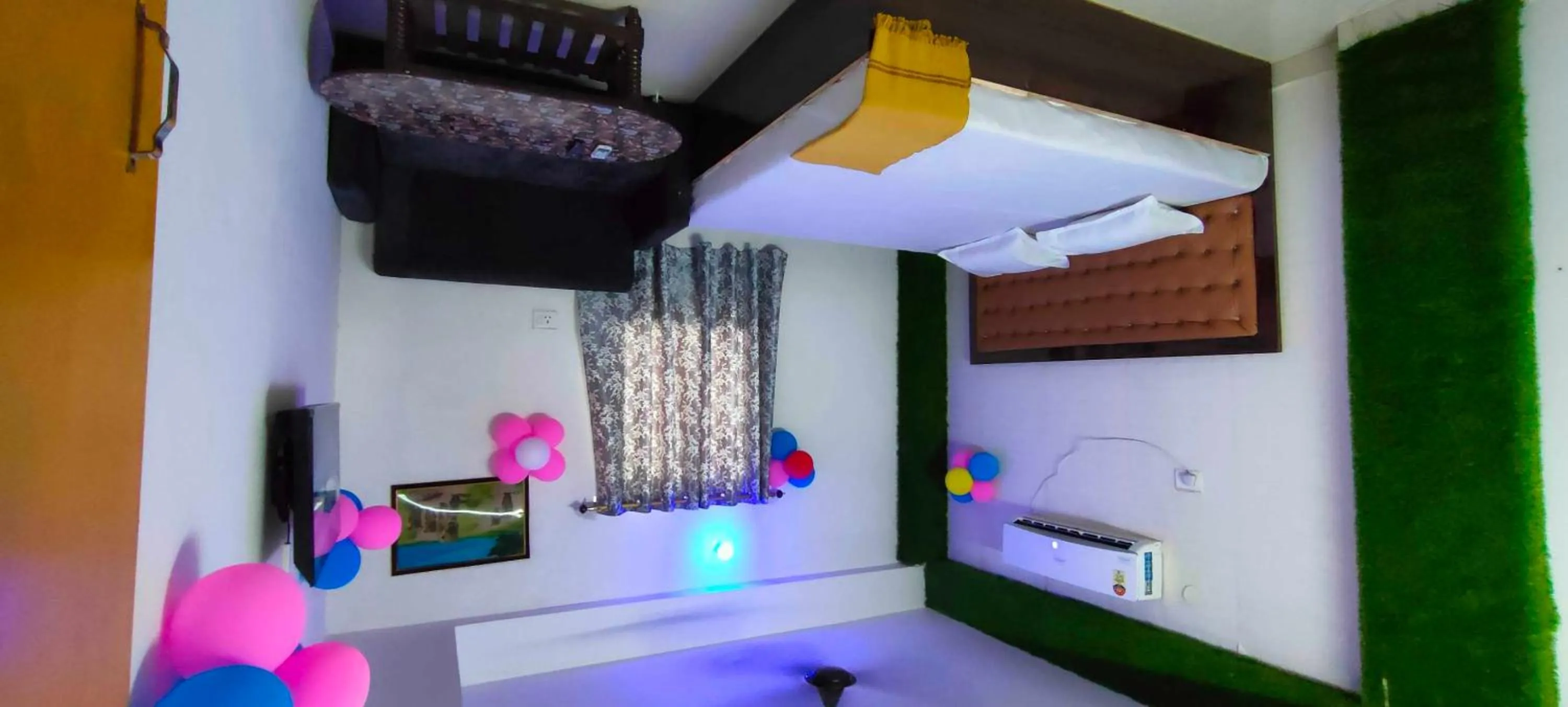 Bedroom in Hotel O Youth Hotel & Banquet Hall