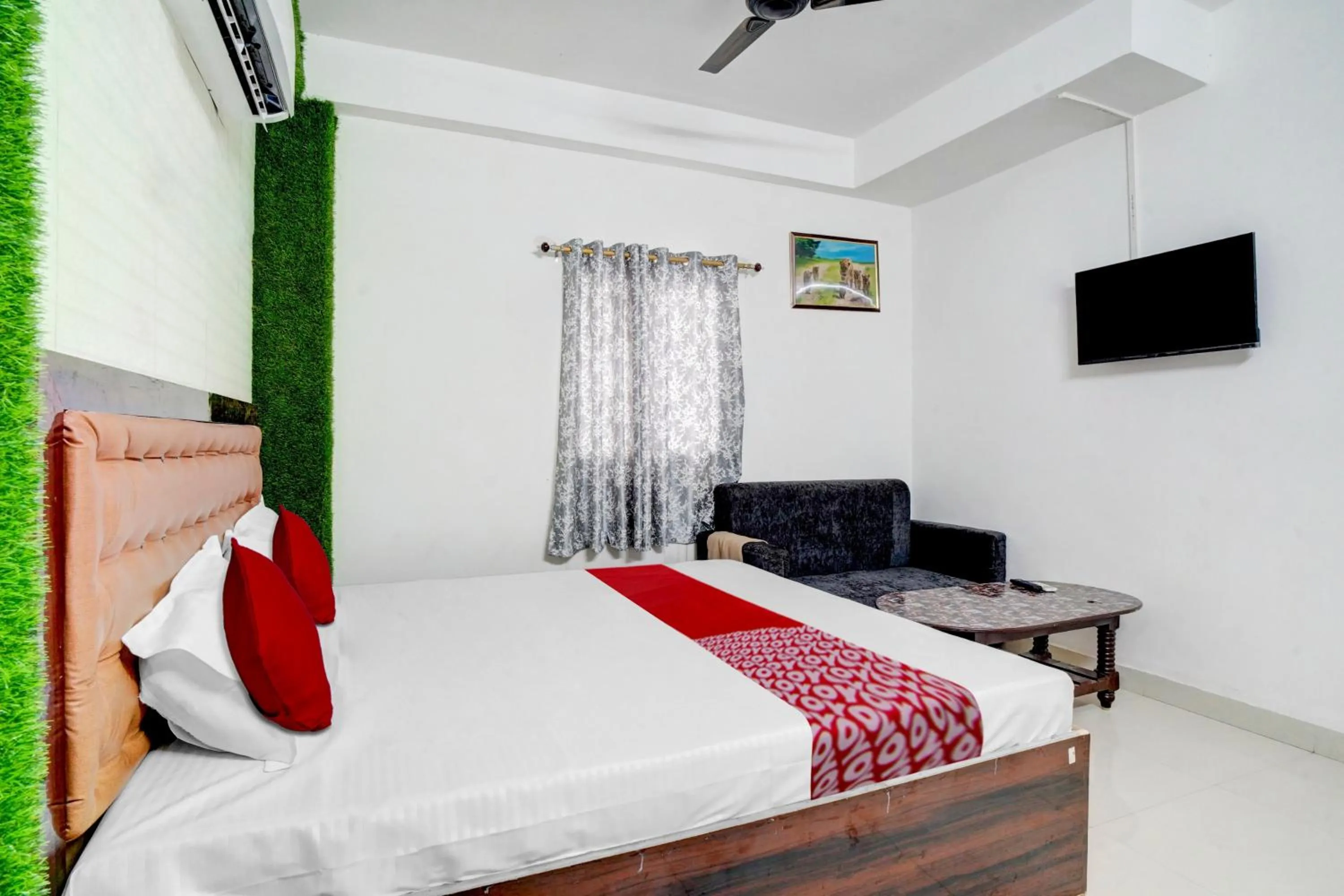 Bedroom in Hotel O Youth Hotel & Banquet Hall