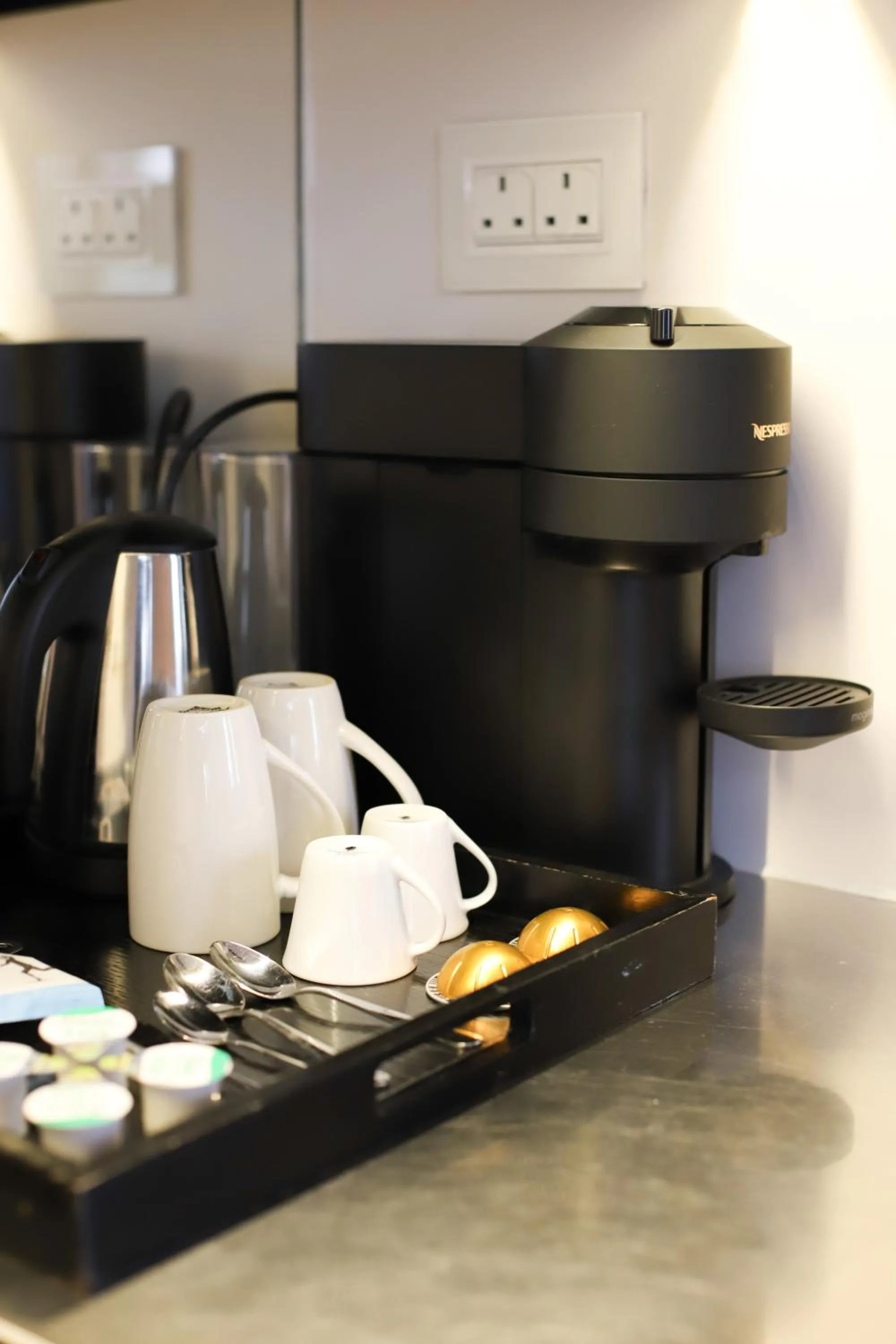 Coffee/tea facilities in La Suite West - Hyde Park