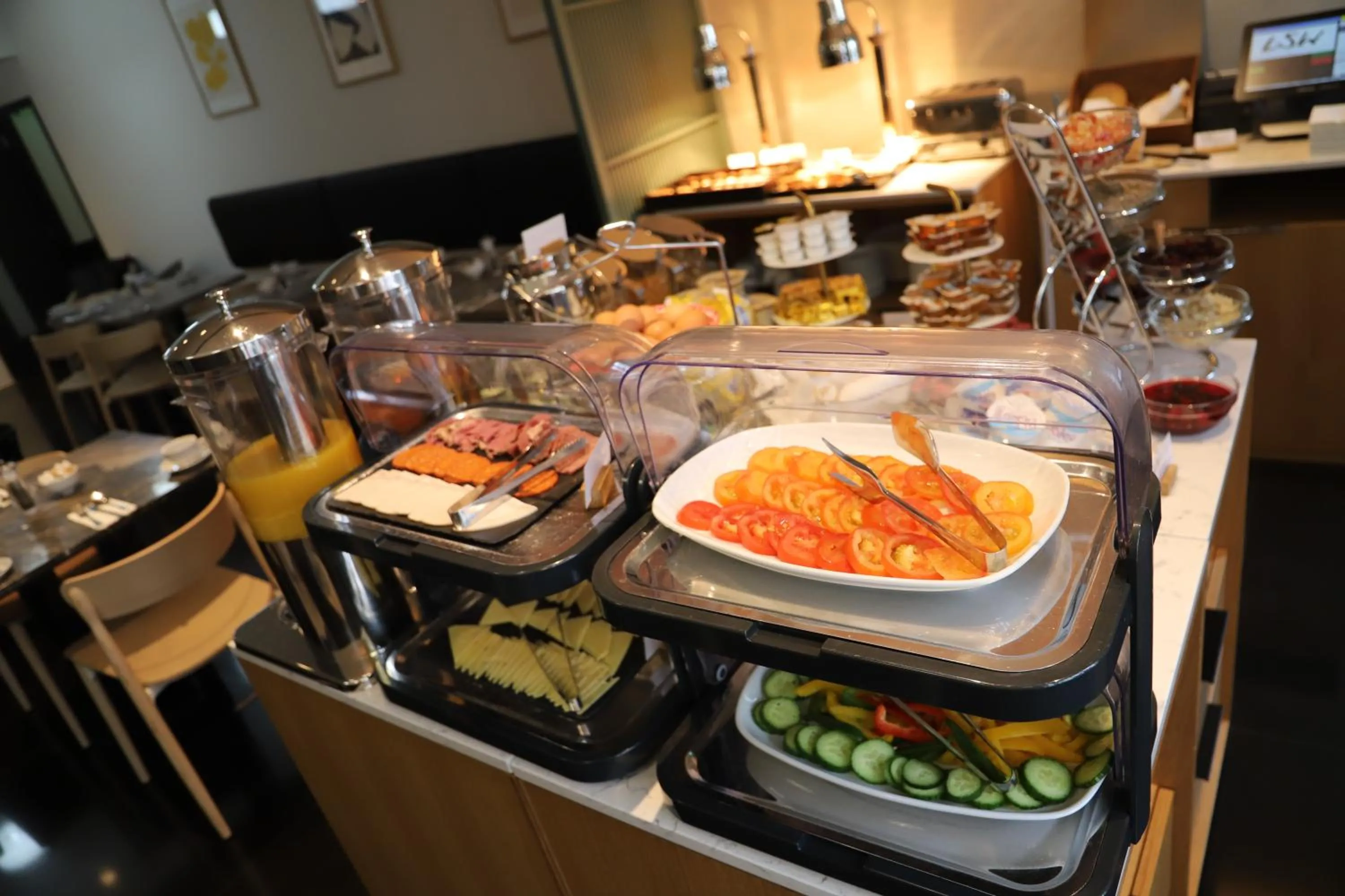 Breakfast in La Suite West - Hyde Park